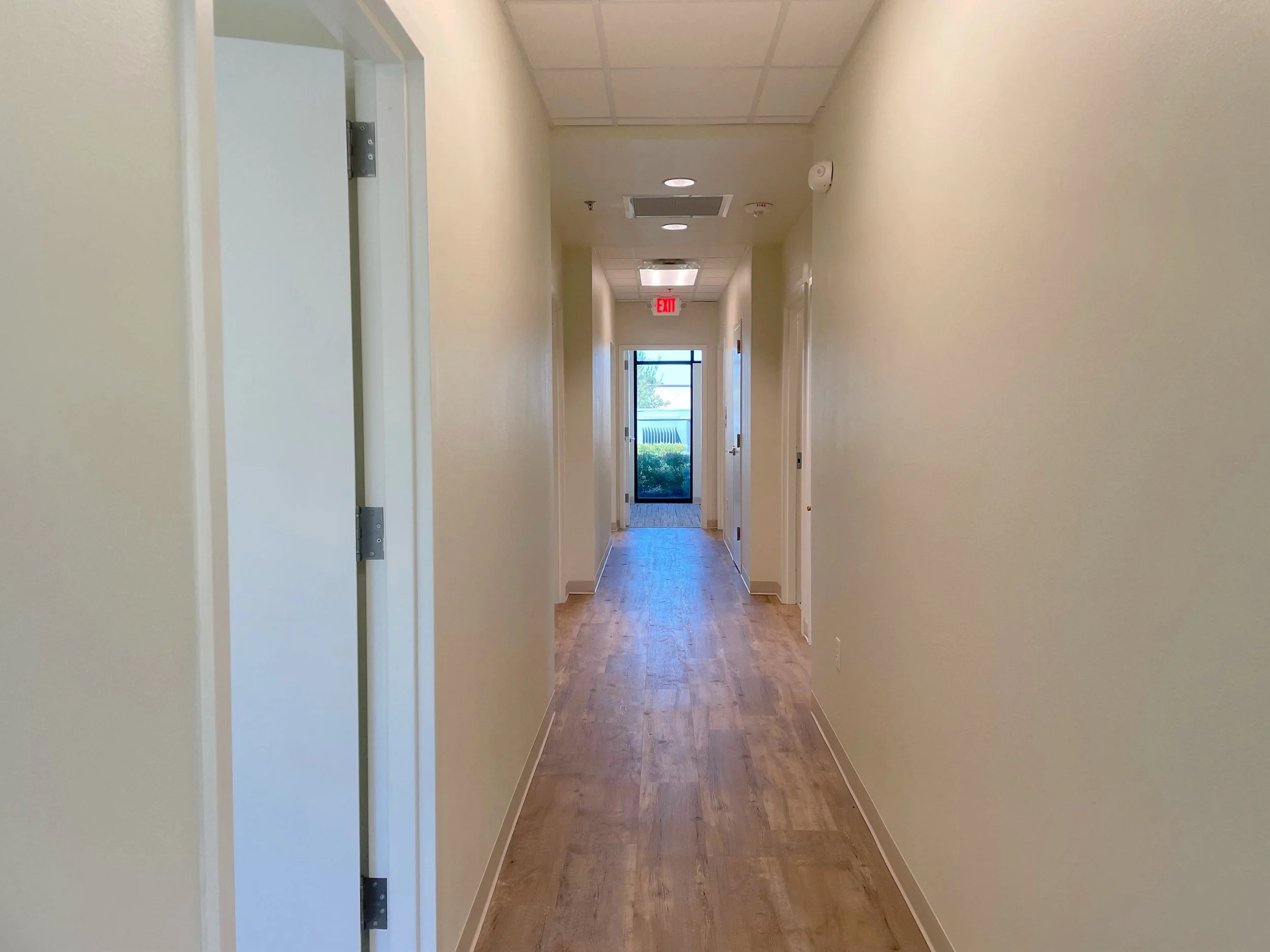 VOPS 210 Pic #6 Hallway.jpeg