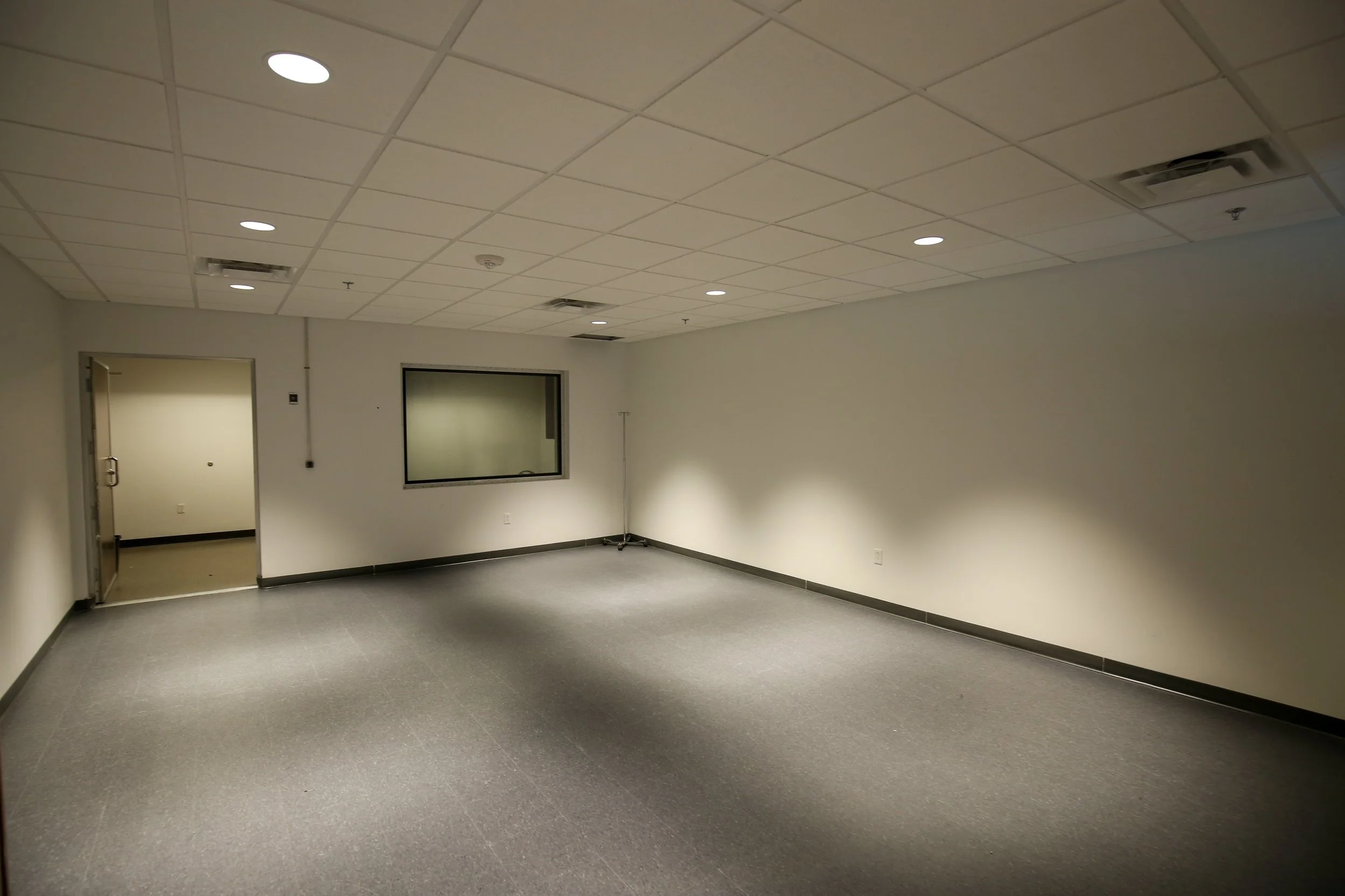 5550 Warren Parkway_Suite 130_MRI Room_2.JPG