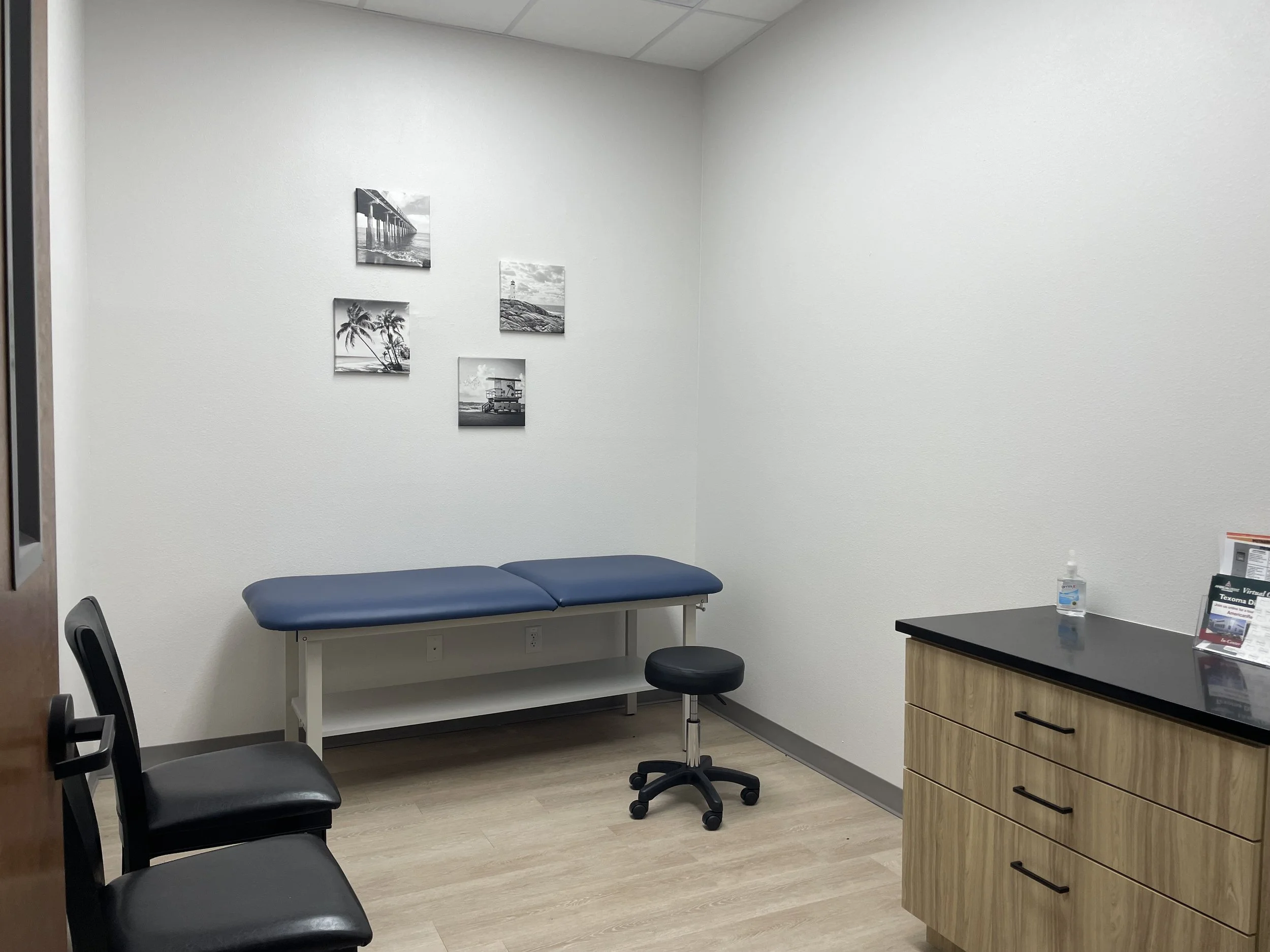 Suite 120 Patient Room.jpeg