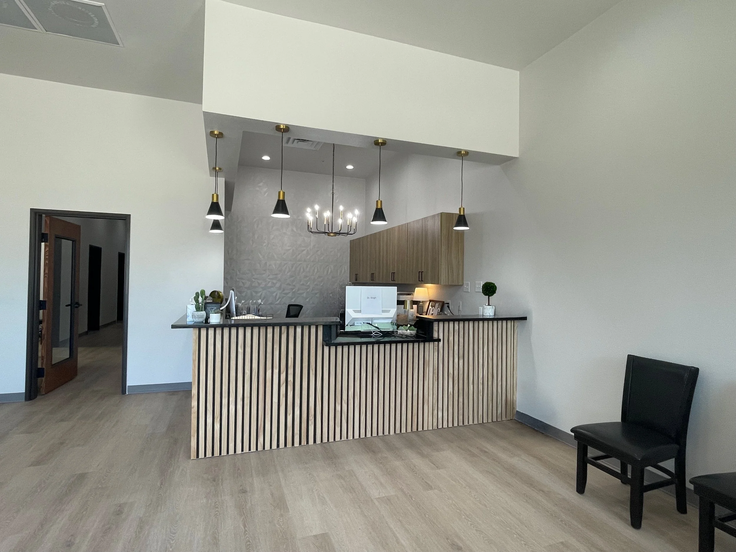 Suite 120 Check-in Desk 2.ep.jpg