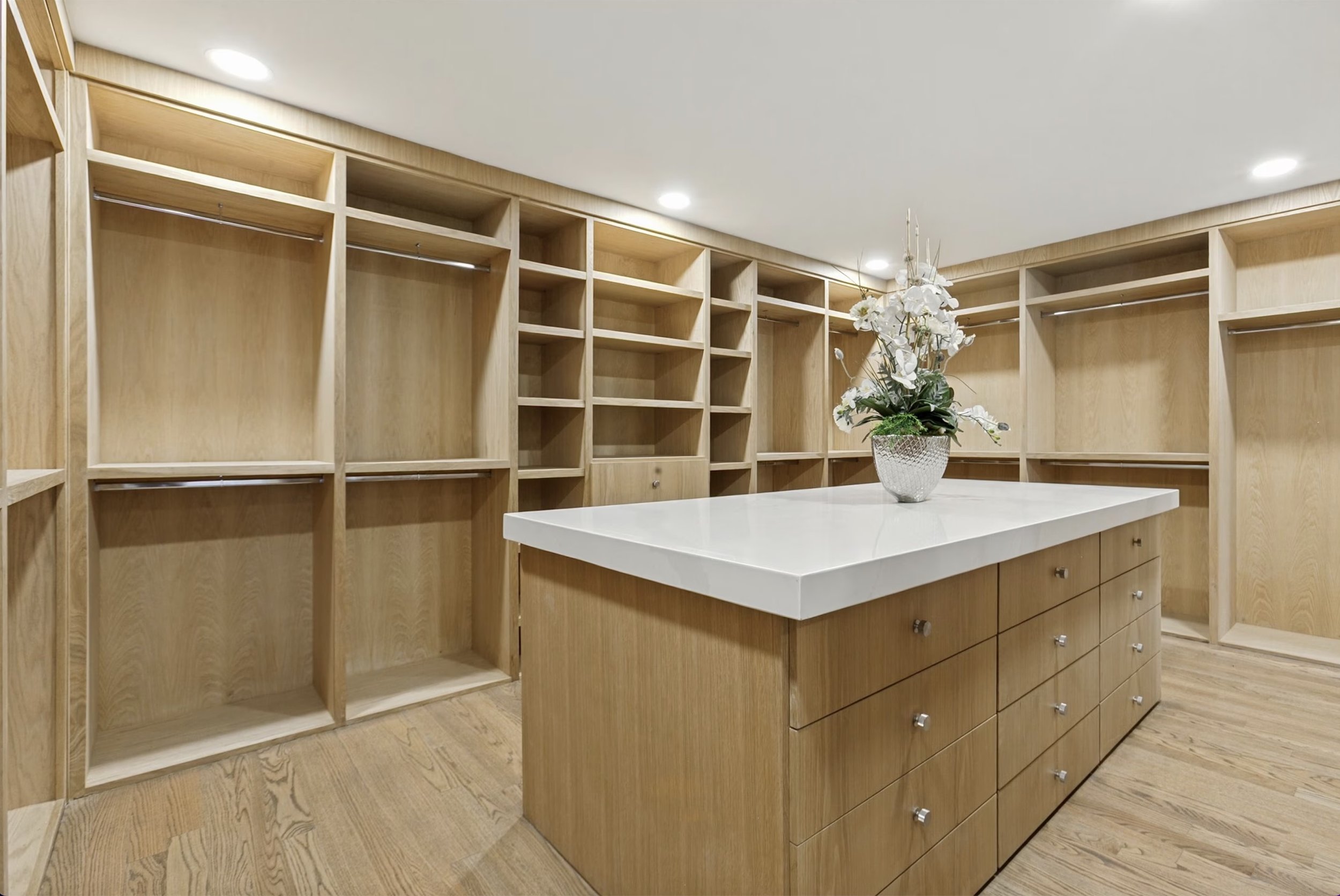 Closet-9930-strait-ln-dallas-tx.jpg