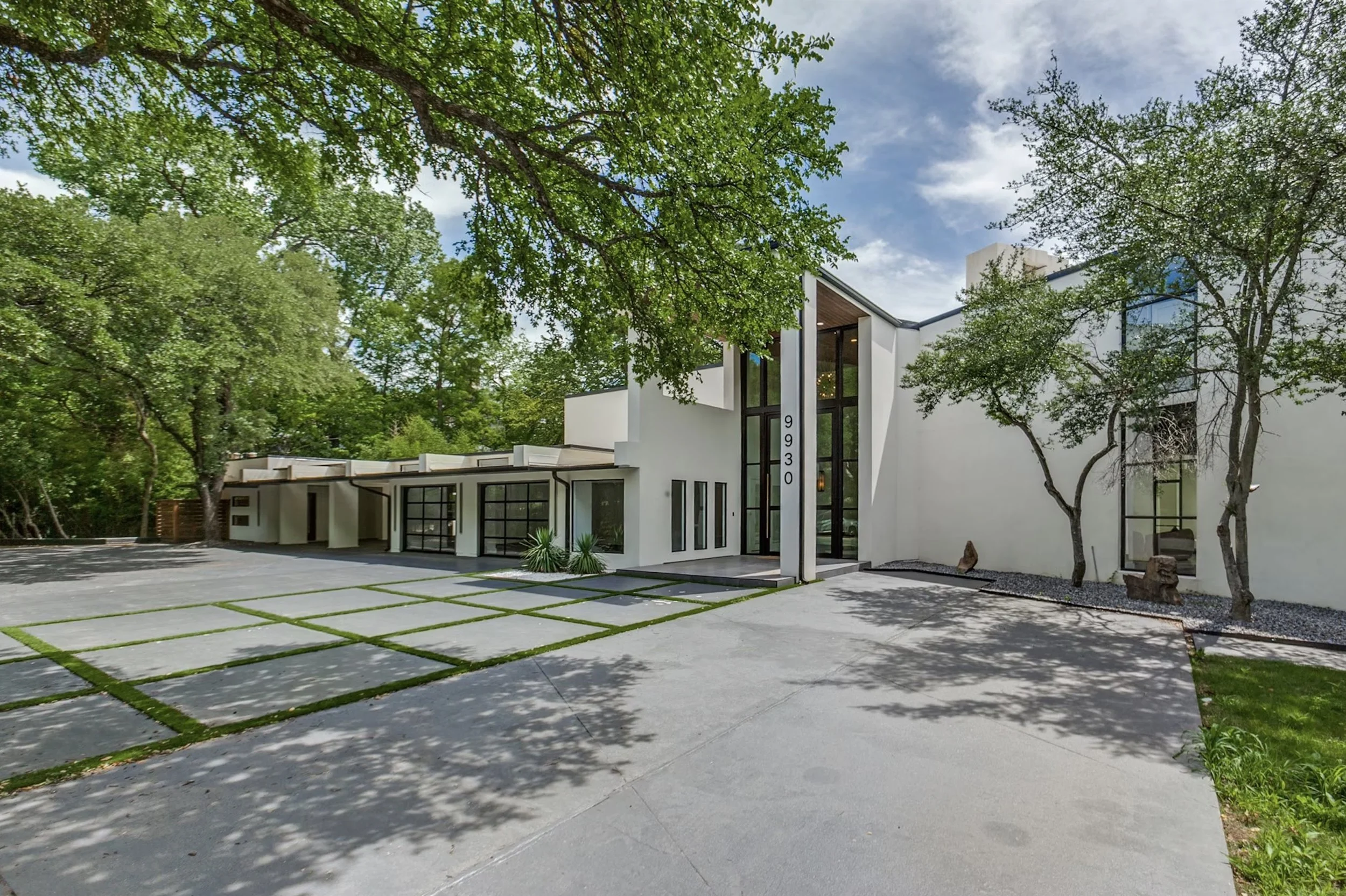 Exterior-9930-strait-ln-dallas-tx.jpg