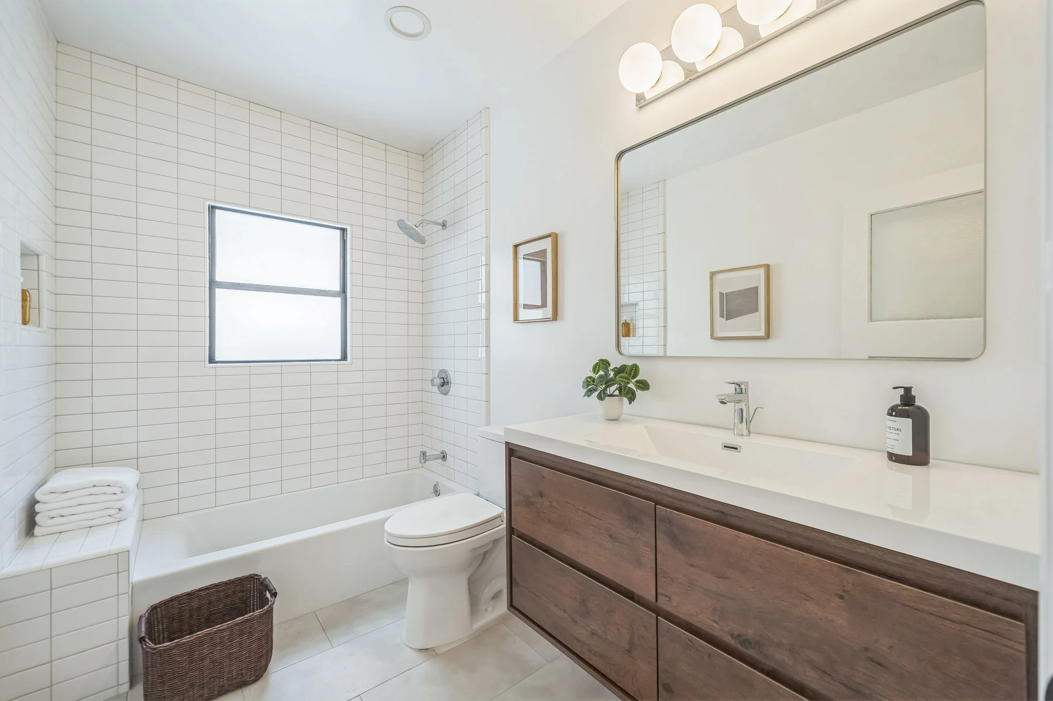 42_1515_Derby_St_Berkeley_CA_94703_USA-Bathroom-DSC00462.jpg