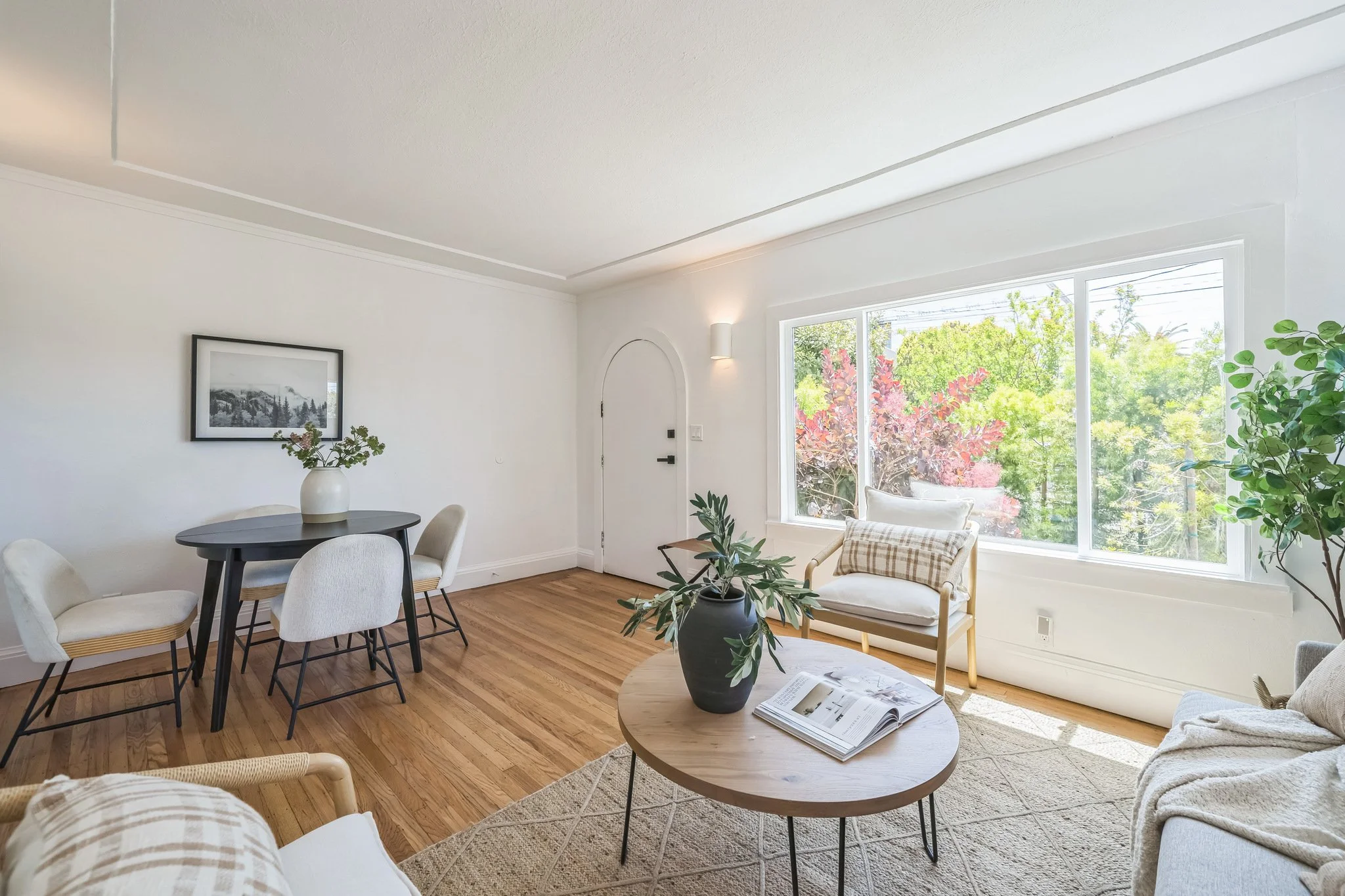 23_1515_Derby_St_Berkeley_CA_94703_USA-Living_room-DSC00041.jpg