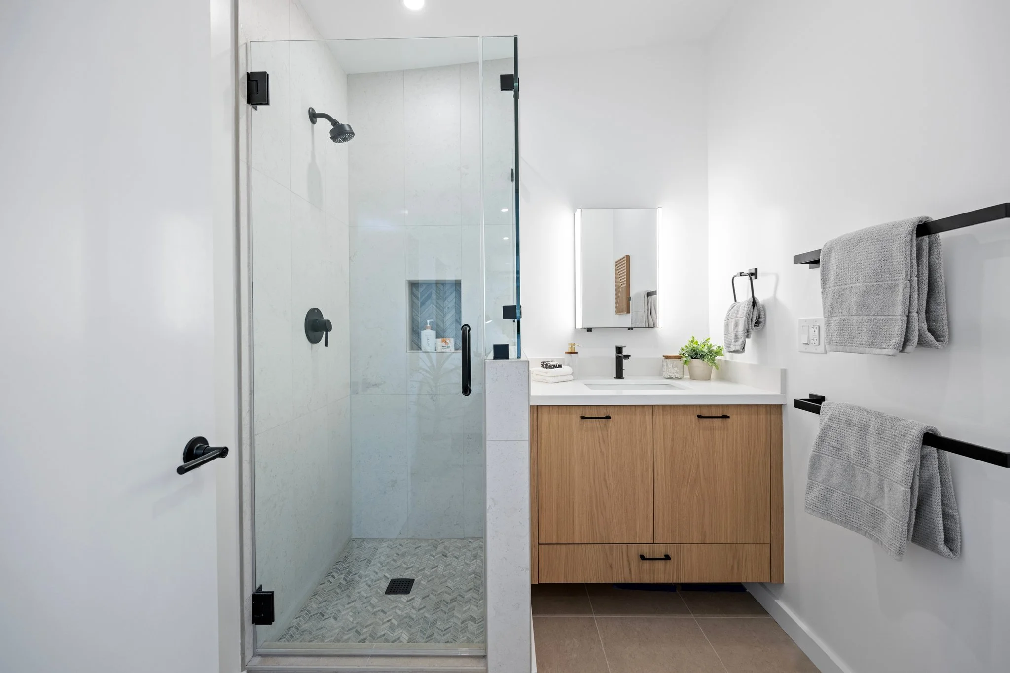 1244 Kains_bath 2.jpg