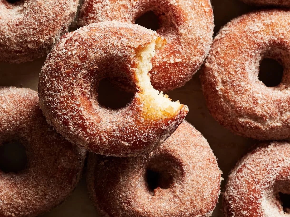 k_Photo_Recipes_2020-10-MOST-WANTED-How-to-Make-the-Best-Apple-Cider-Donuts-at-Home _2020_howto_appleciderdonuts_lead_471.jpeg