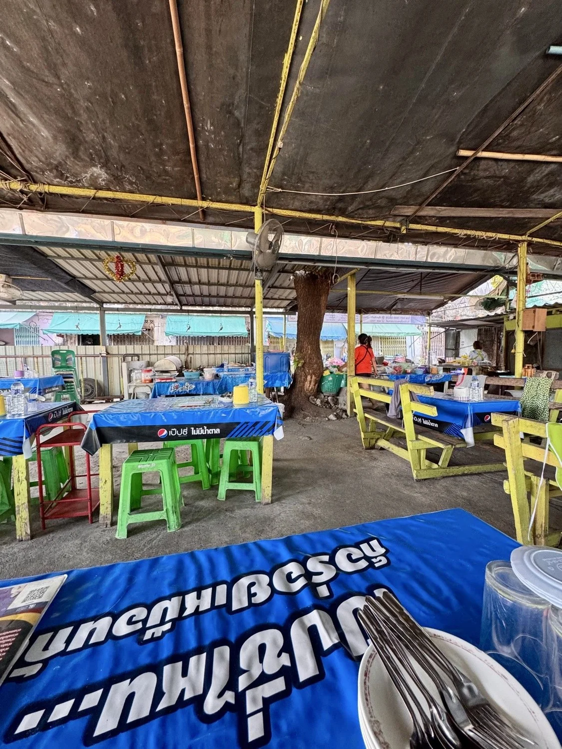 La cantine: ร้านส้มตำเจ้นก-หูกวาง