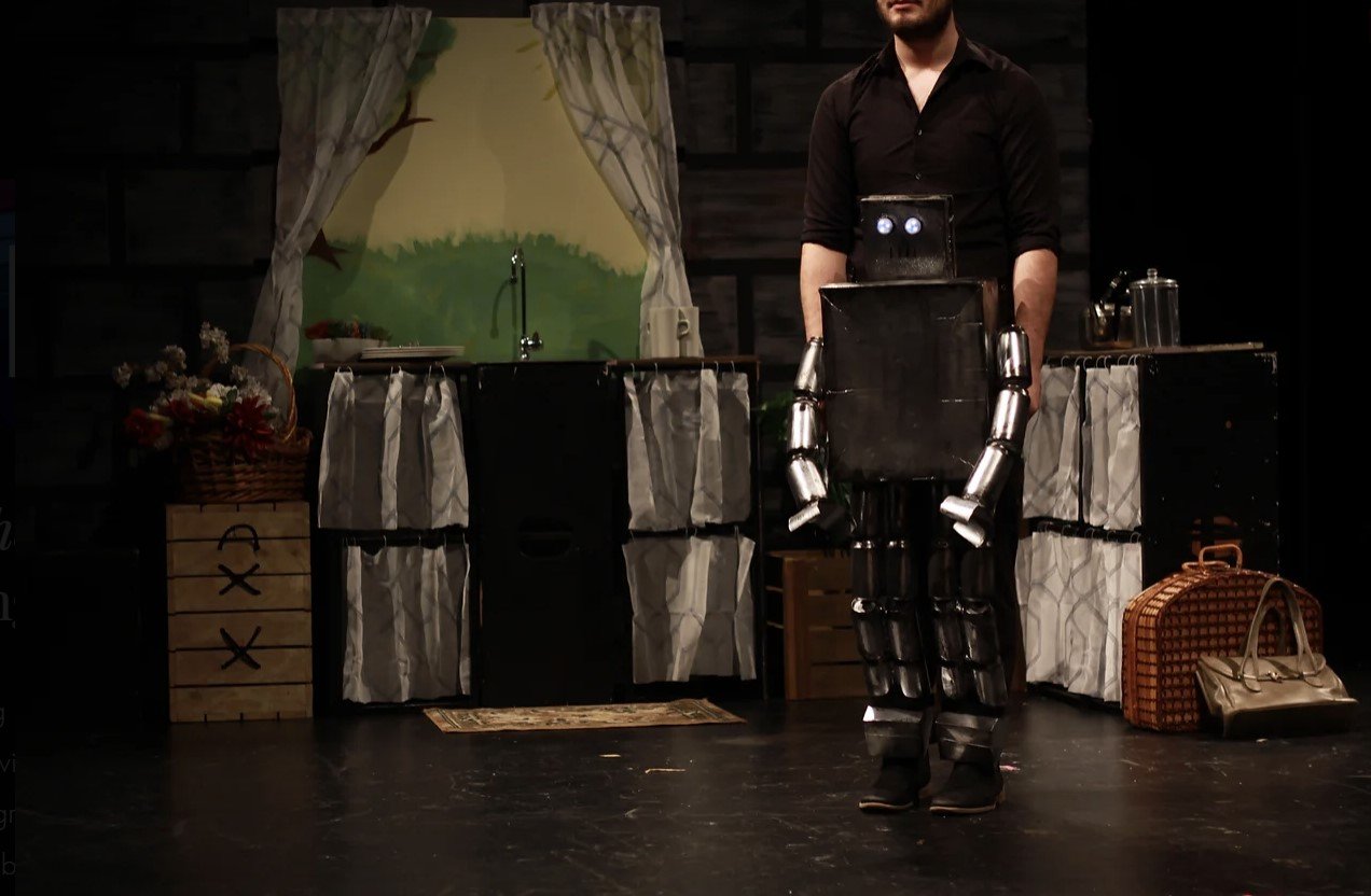 Director: Mitchell Zillmer
Costume / Props Design: Dani Holder
Set Design: Eel Moncada
Lighting Design: Gabriel Almager