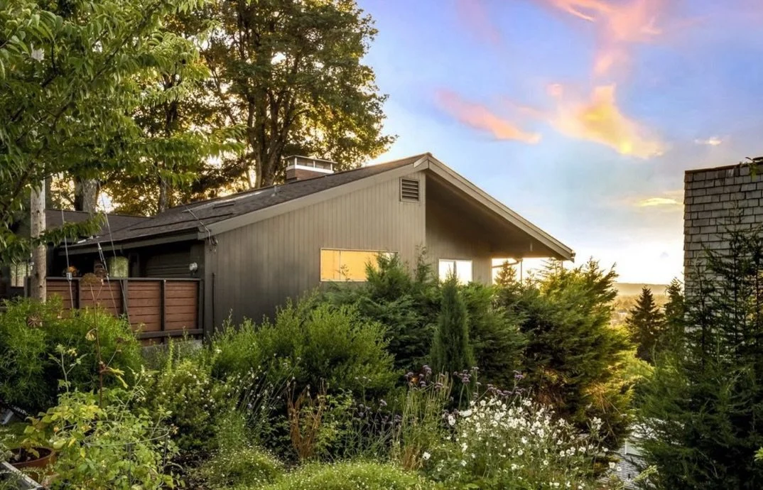 Get into this Mt. Tabor Mid-Century Modern haus! I love the exterior color. I&rsquo;ve been a sucker for this color for years. Add the private + manicured front entry area leading up to that sweeeeeet glass panel and you&rsquo;ve got me. Inside, you&