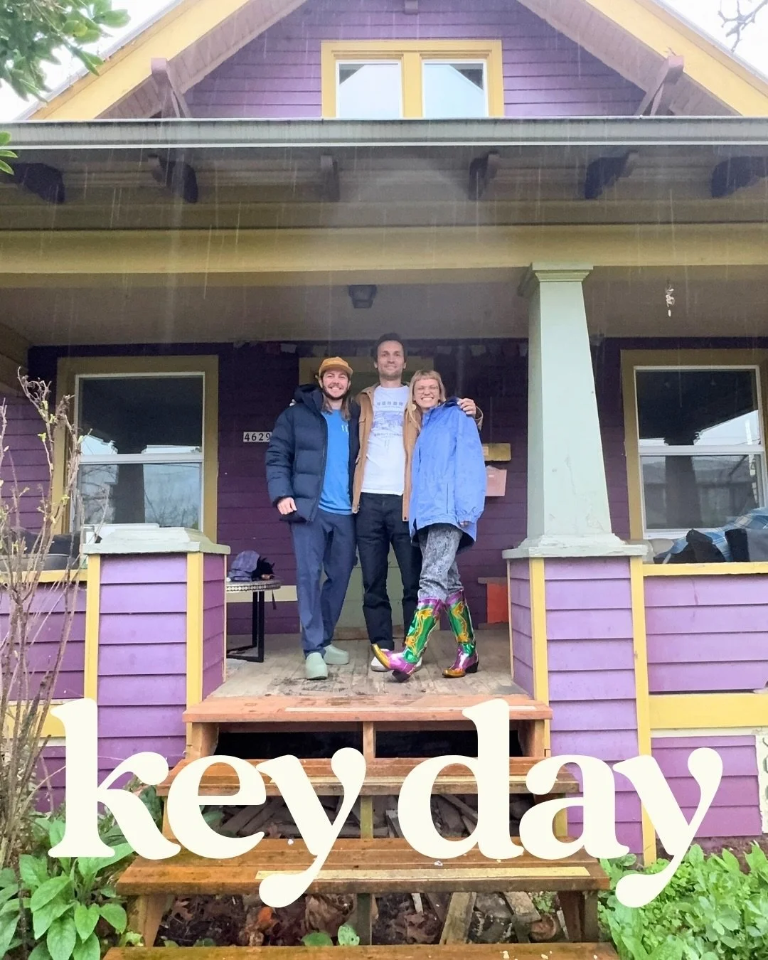 When @suttonyork_  first told me she was a hand model I just thought wow, that&rsquo;s pretty cool.. but having had seen it now in the KEY DAY photos 🤩🤩🤩 it&rsquo;s electrifying!! I can&rsquo;t unsee 😹

This is the Mardi Gras haus! It&rsquo;s bea