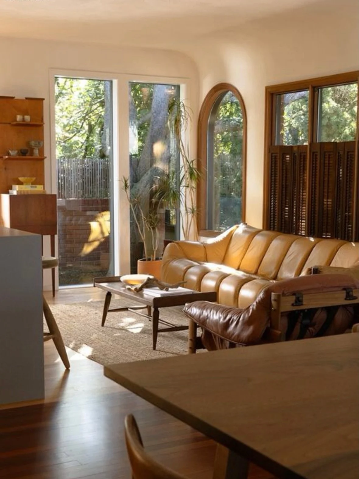 It&rsquo;s just too good and listed at such a great price! We&rsquo;re in New Mexico right now and I&rsquo;m feeling like this one echoes a lot of the style we&rsquo;re seeing everywhere here. My favorite part though &mdash; the lap pool! 🏊&zwj;♂️ I