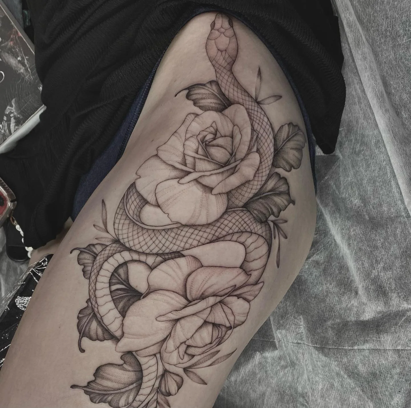 Fine line snake from last week 🐍🌸 #wetbuckettattoo #tattooartist #surfcitync #sneadsferrync #blackwork #stippletattoo #fineline #snaketattoo #floralsnake #floraltattoo #stippletattoo #girlswithtattoos #potd #tattooreel #tattooreveal