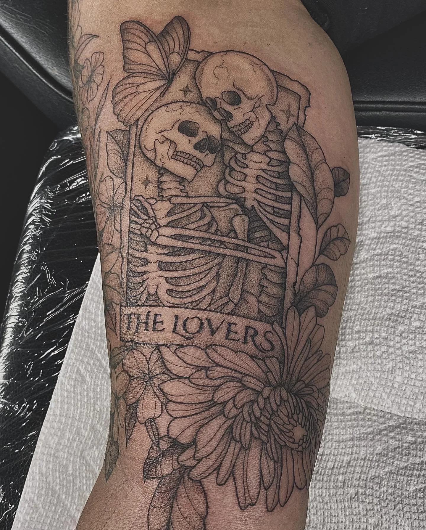 Always getting those tarot cards in 🔮#wetbuckettattoo #tattooartist #surfcitync #sneadsferrync #blackwork #stippletattoo #fineline #loverstarot #tarottattoo #loverstattoo #skeleton #floraltattoo #stippletattoo #girlswithtattoos #potd #tattooreel #ta