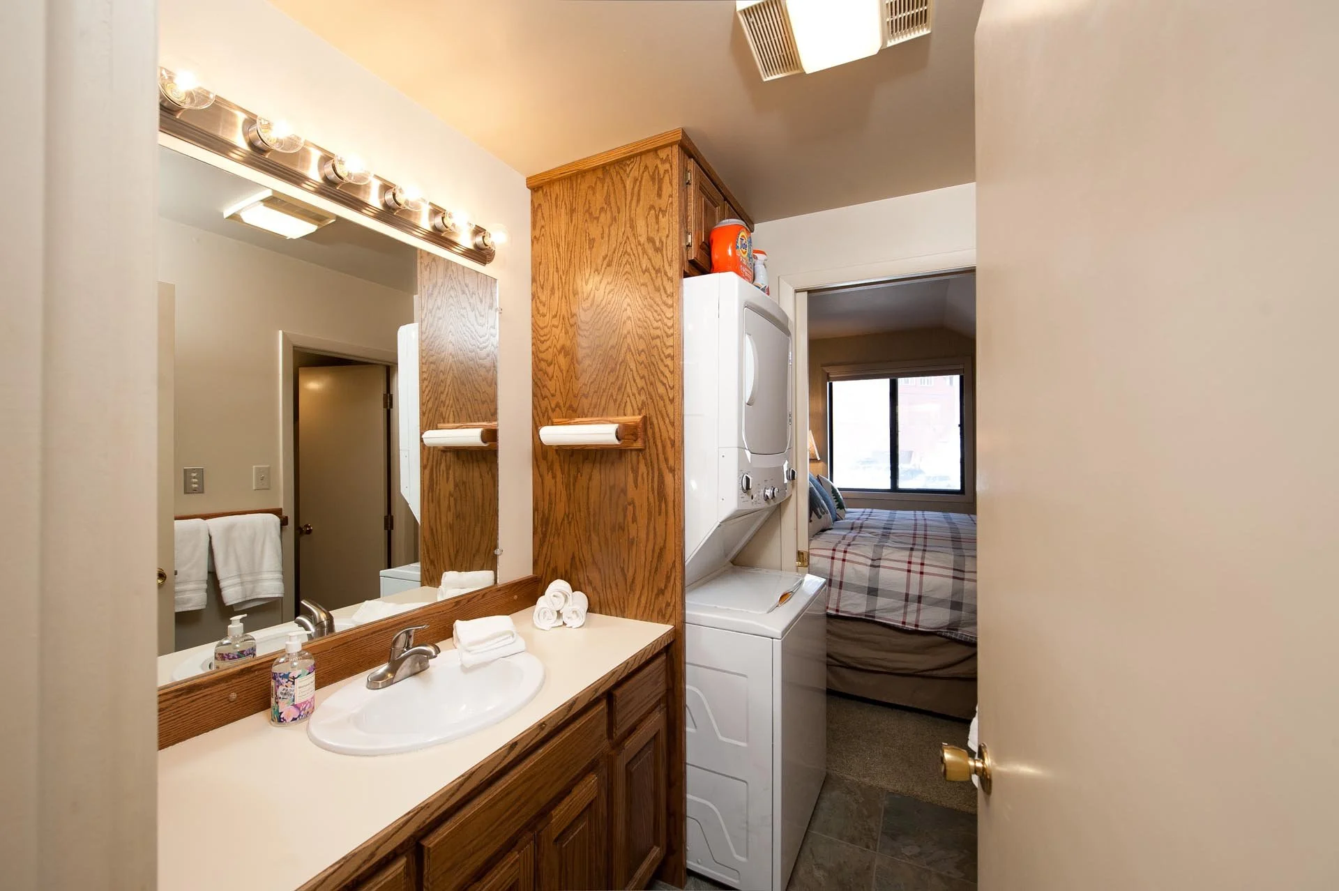 jacknjillbathroom1.jpg