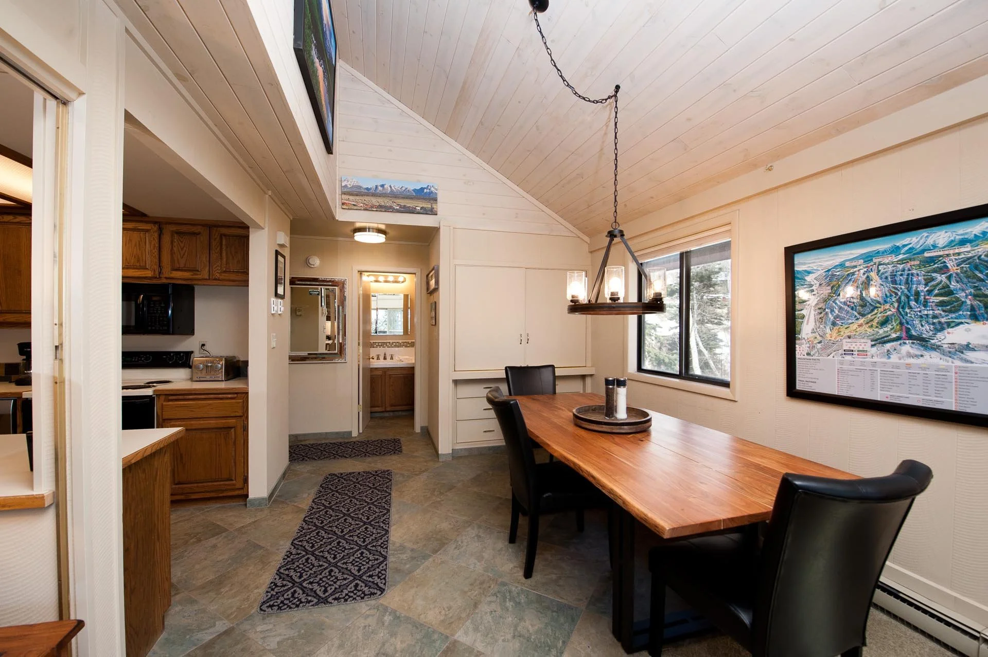 dining_kitchen.jpg