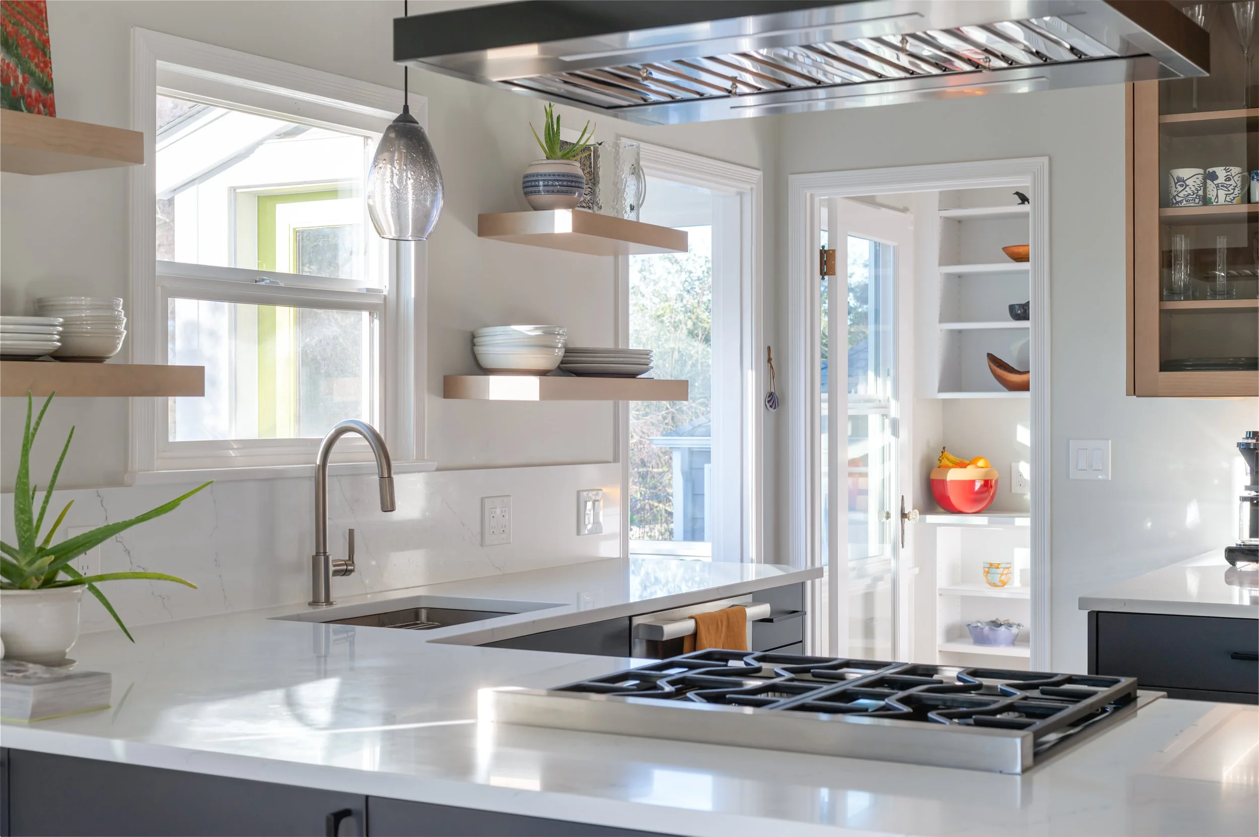 840 Kitchen-Pantry-14.jpg