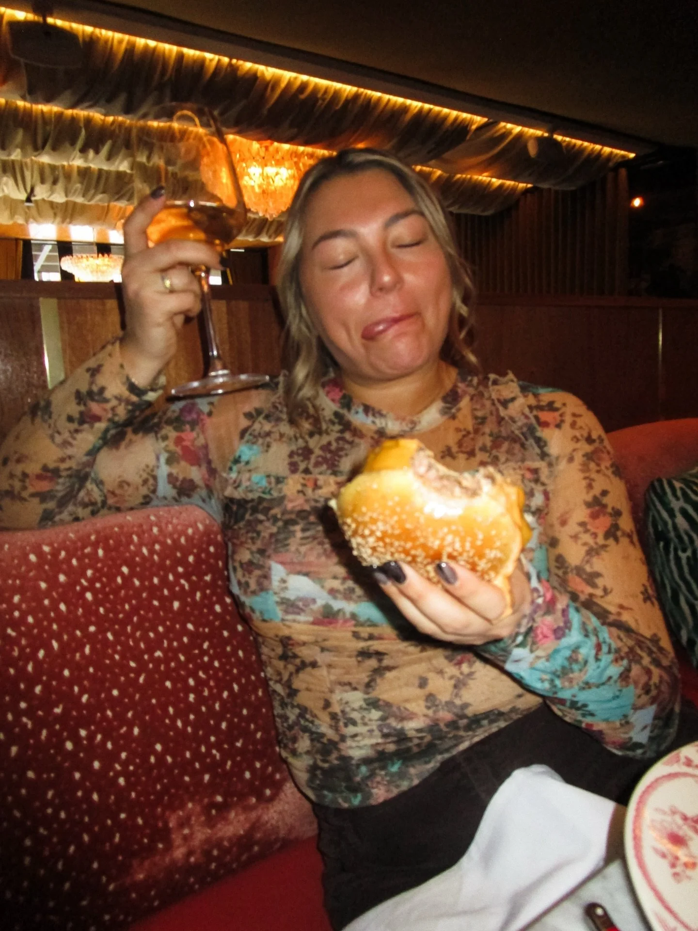 week nine
🍔🥂❄️🐶🍟💪🌷🍣🌈
~posting from the bar~