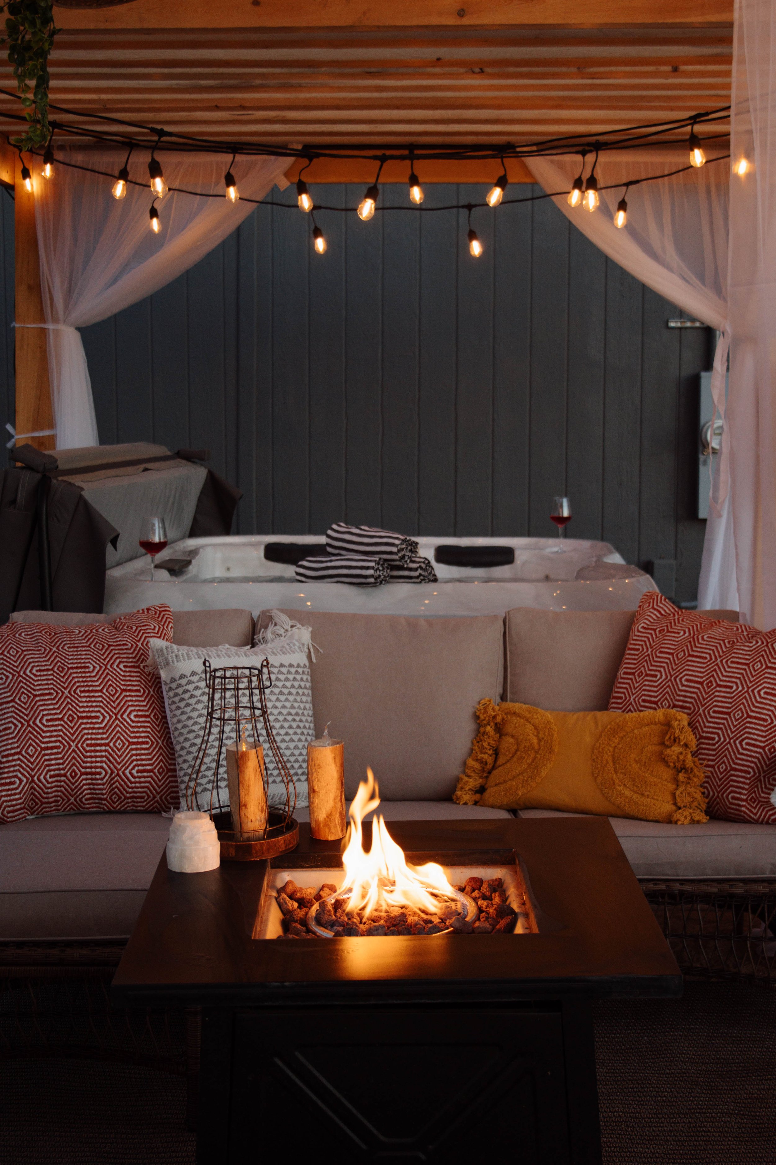 "This place was great! We had an amazing time and enjoyed all the amenities. The hot tub at night was spectacular!!! Angelea was quick to reply and was able to help us out with the fireplace. 100% recommended". -Elkin