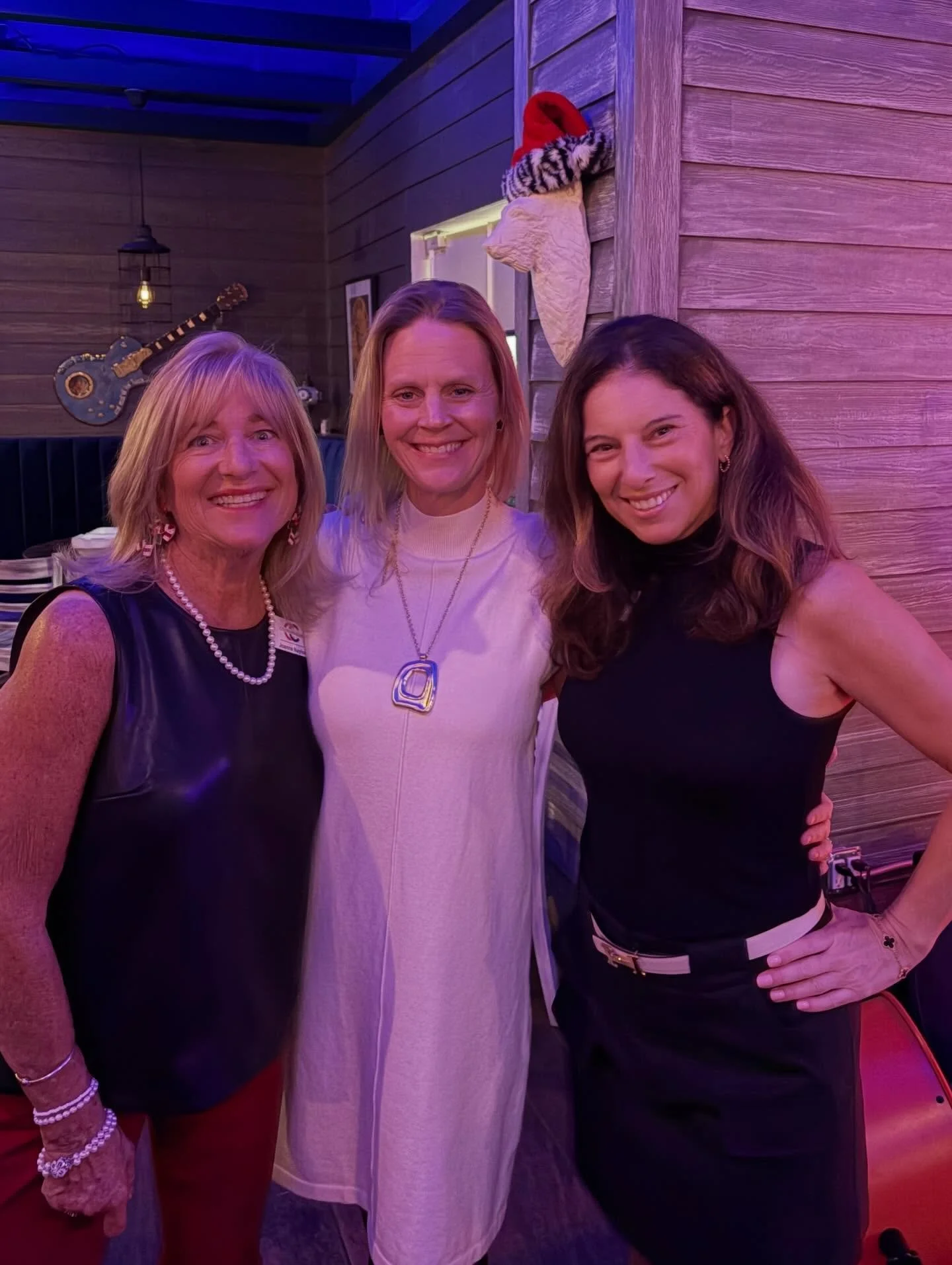 Oh what fun to be together with all the ladies again!!🎄 Drinks, dancing, pasta, karaoke, and fabulous friends make our hearts full 💕 The perfect holiday get together @wolfiesletsgo 

🎁 Thank you to Terra Brown @terradbrown for organizing a toy col