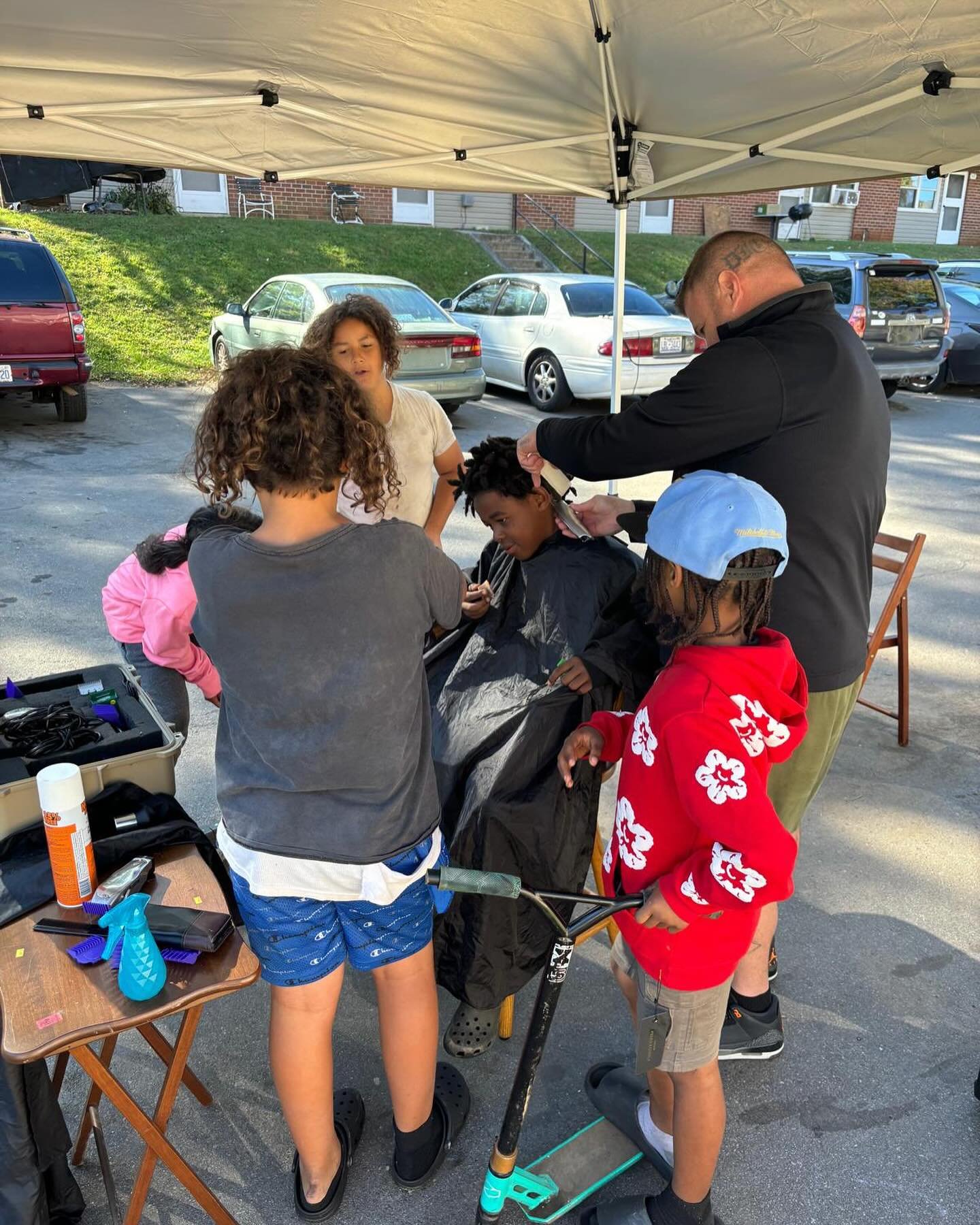 This week has been full of the heart of God!

Free haircuts, food distribution, house clearing and muck outs have been the assignments, but the conversations and stories woven between as we have been on the way with Jesus have been ministry.

Countle
