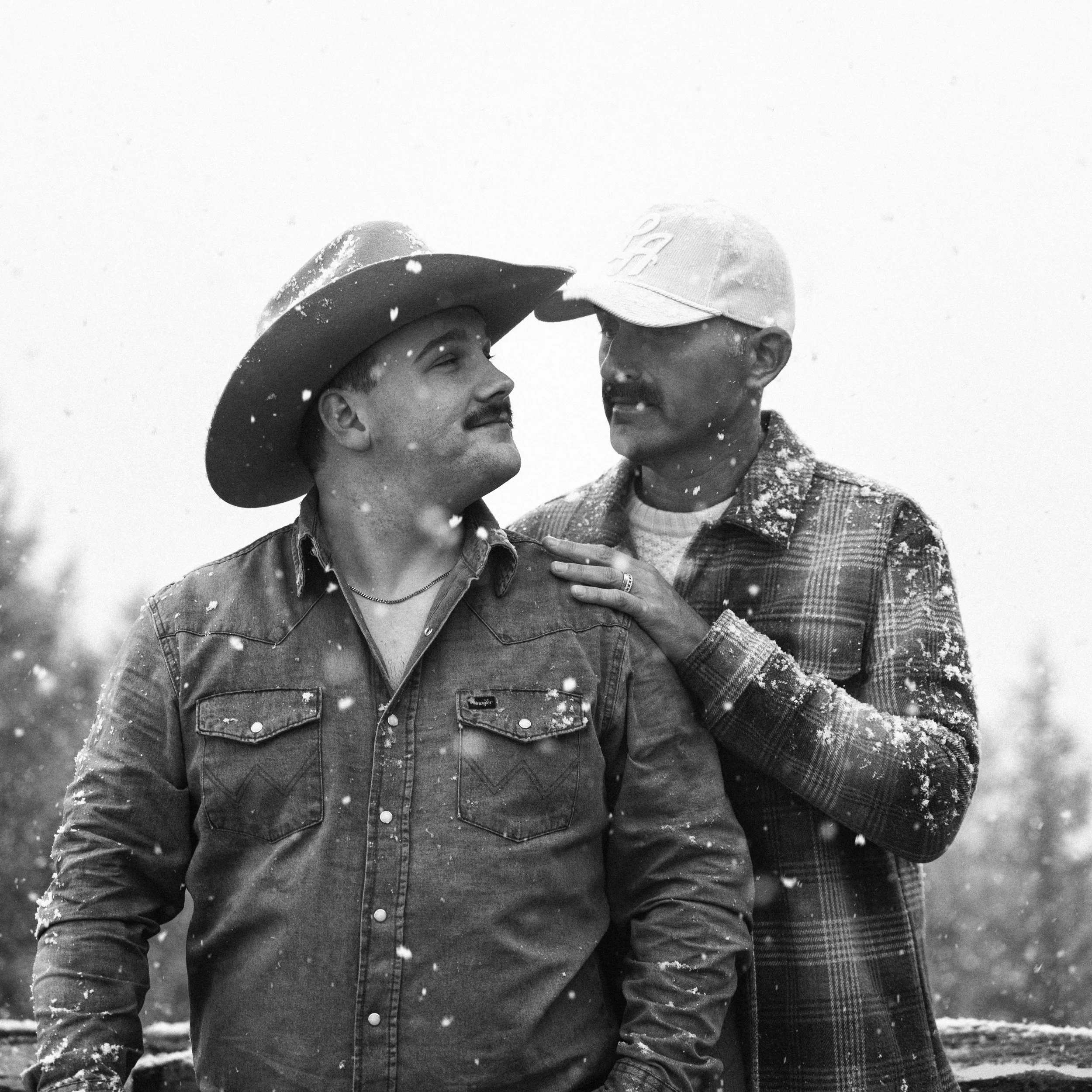 Snowy night in the Grand Tetons ❄️ 

Aspen + Eli reached out while they were planning their anniversary trip for Jackson Hole, WY and we were immediately on board.

It was one of those sessions where you religiously check the weather leading up to it