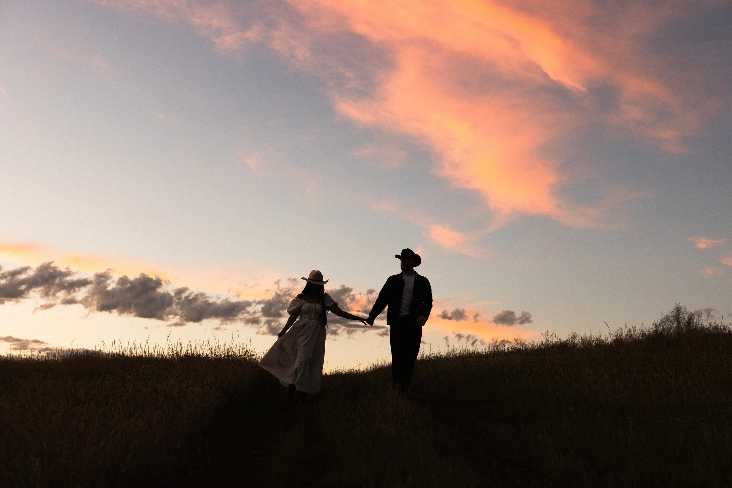In the fading light

The sneakiest peek of this dream session. Can&rsquo;t wait to share more!