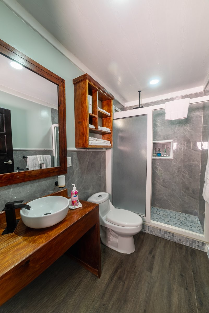 7 bathroom.JPG