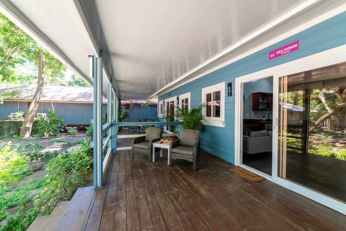 8 Porch.JPG