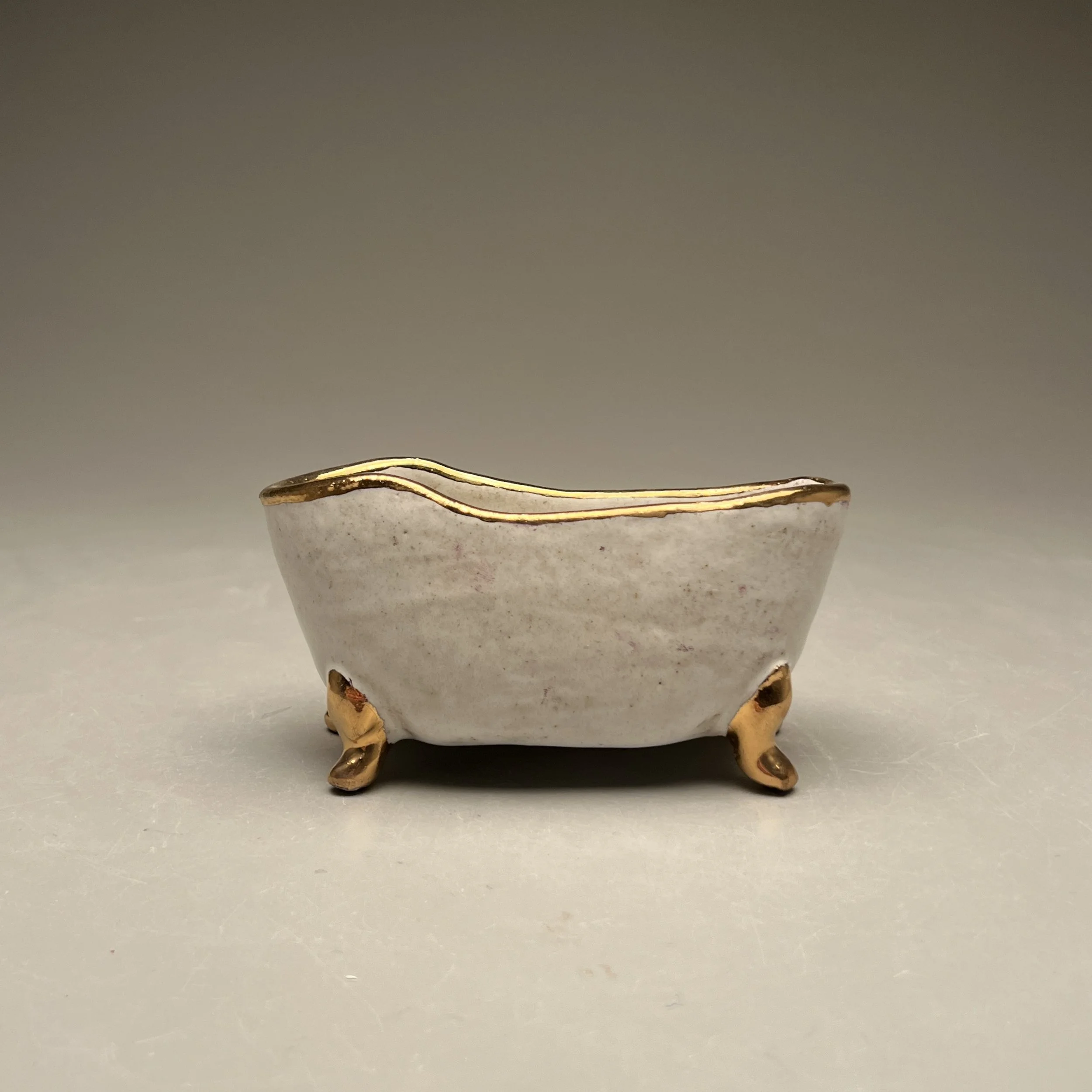 Bathtub, 4"x2"x3", ceramic, 2023