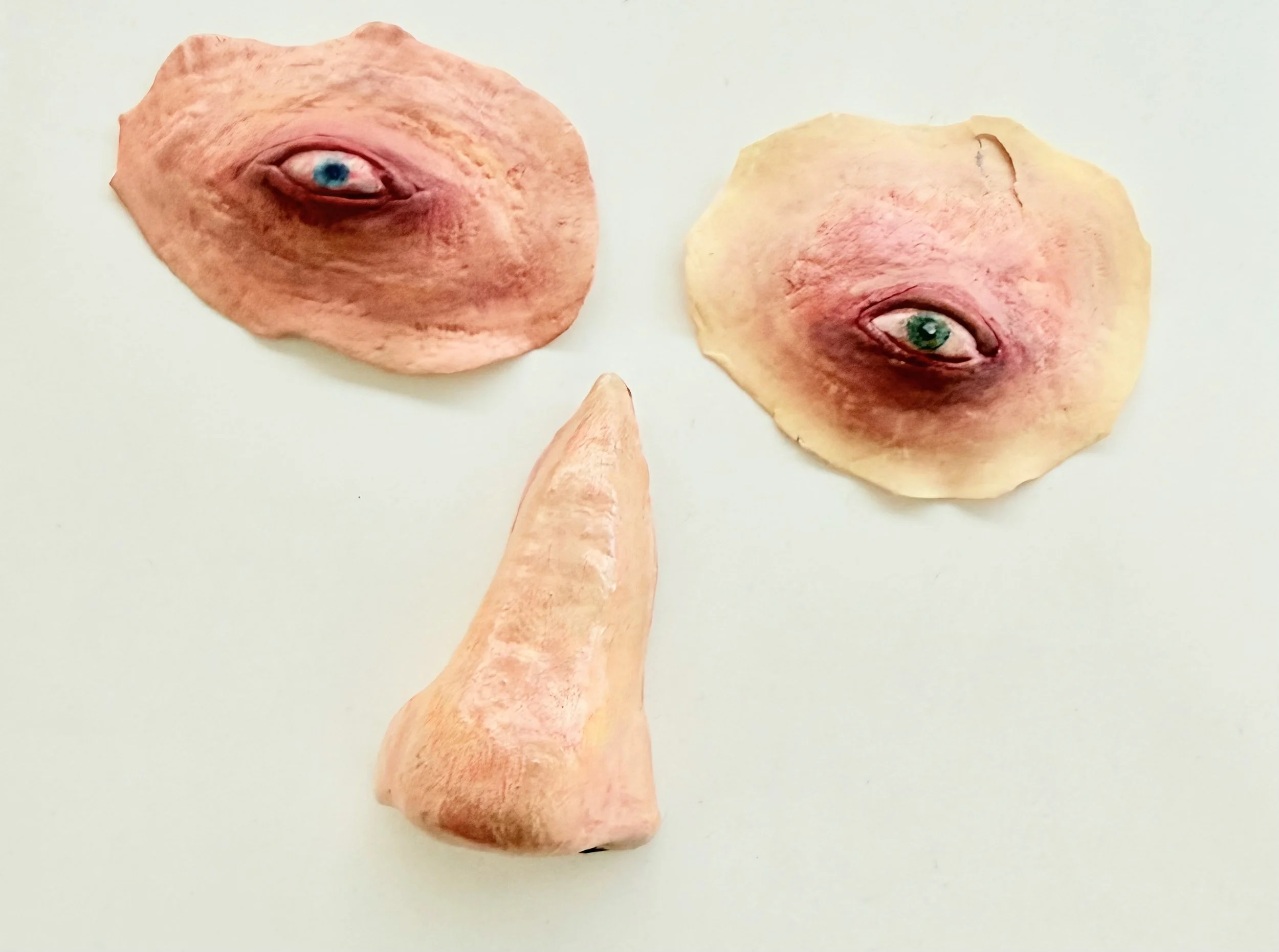 Rollin Thornton - The Walls Have Eyes (2025) - Air-dry clay - Nowadays you can’t do anything without being recorded or seen. Even alone it feels like being watched. This is my body horror interpretation of it. This artwork is typically displayed in o
