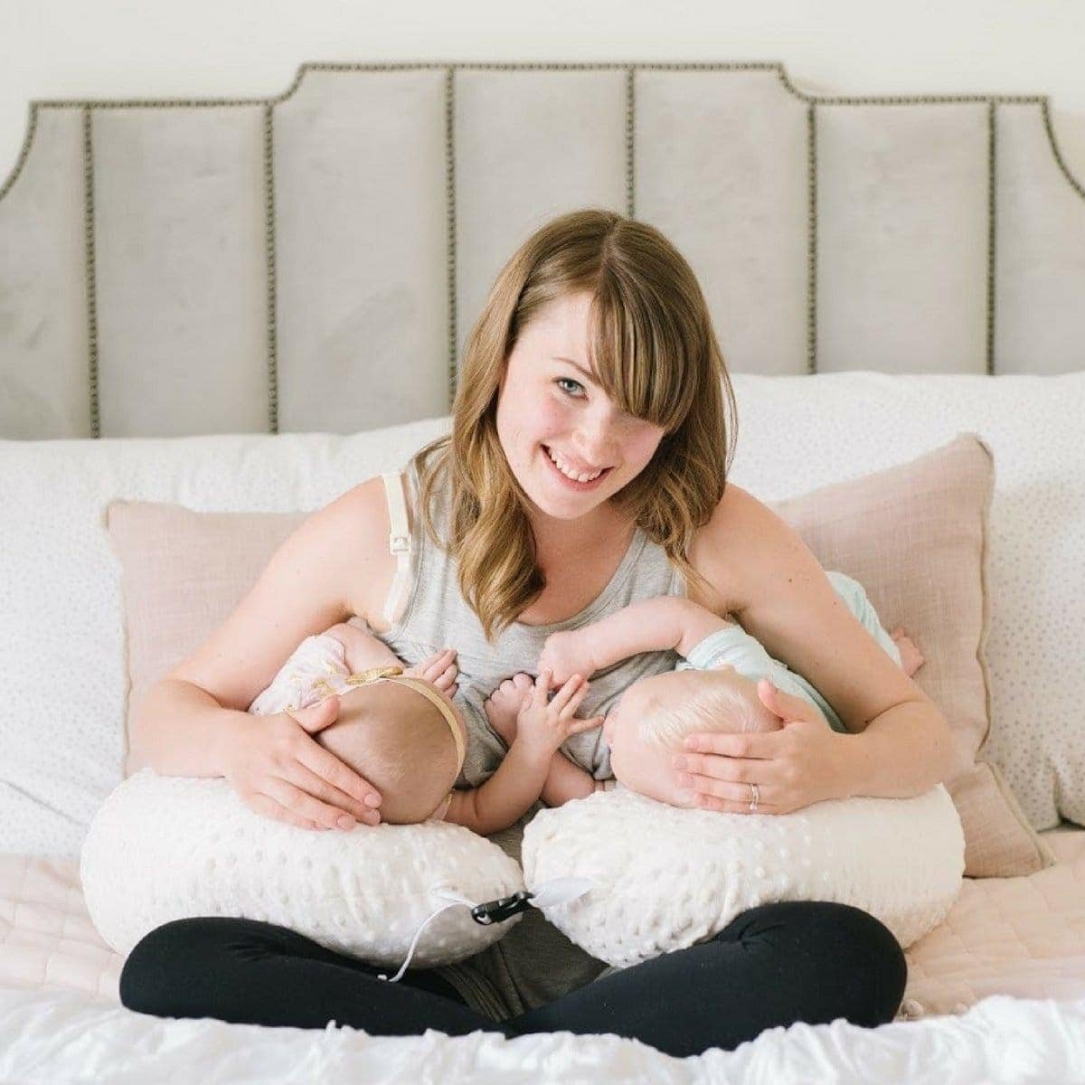 Twin-Z-Pillow-Tandem-Breastfeeding-2.jpg
