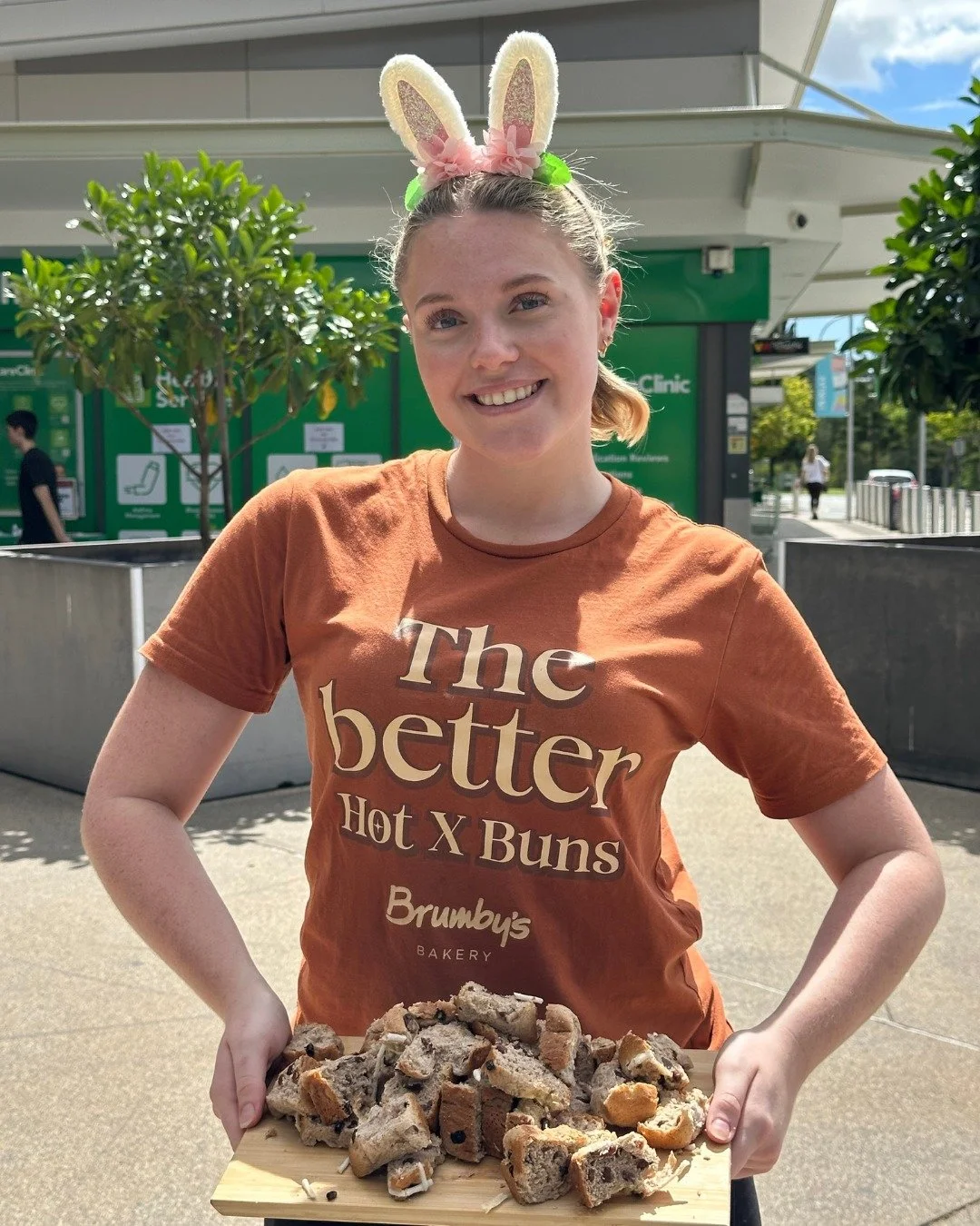 From our ovens to your table. Hot Cross Buns and Easter treats are ready for your celebrations this long weekend at Brumby&rsquo;s Pacific Pines🐰🤎