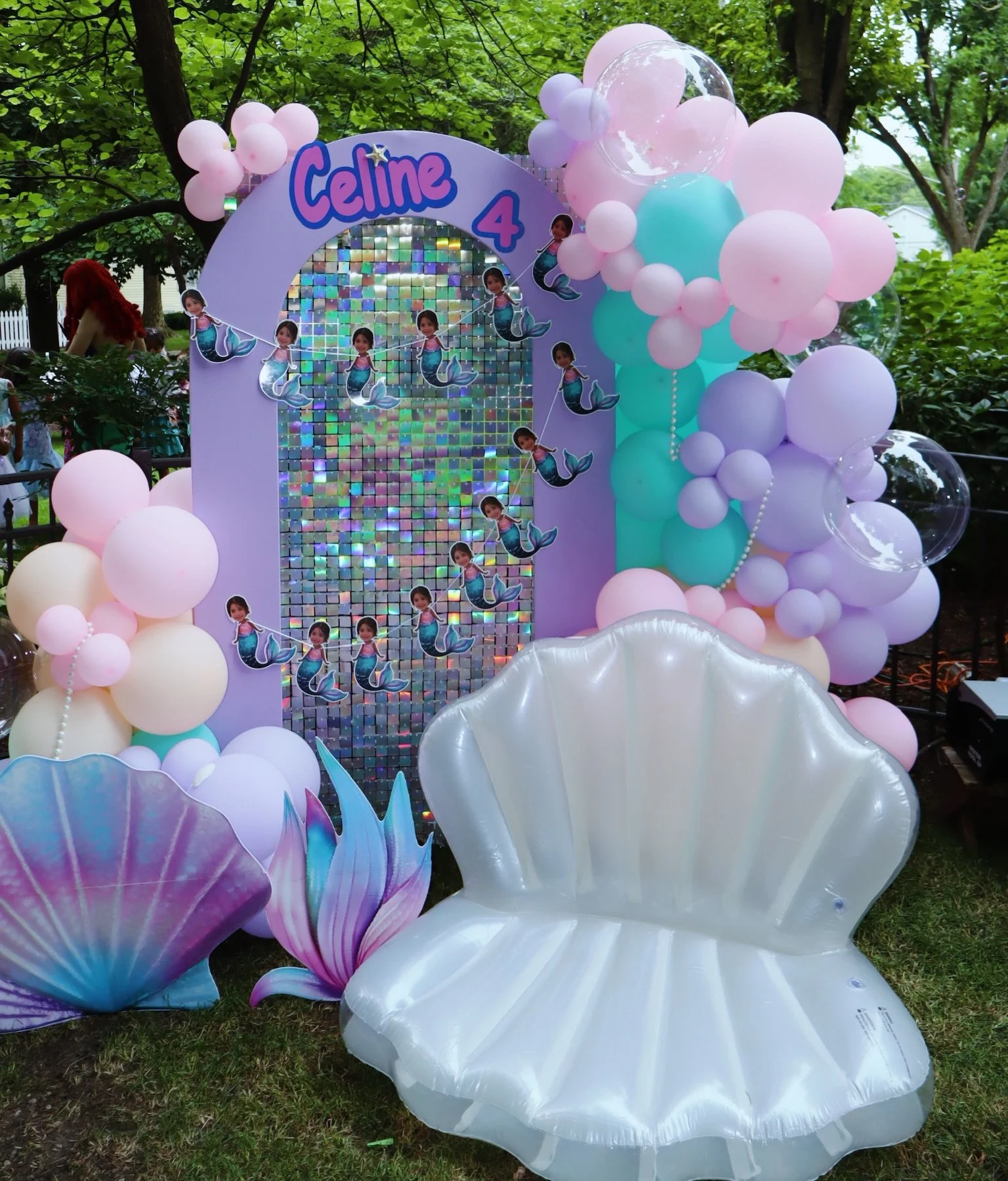 She turned 4 in the most magical way. 🧜&zwj;♀️

Mermaid everything, the best cake, and a party that came together because of some truly talented people.

Balloons: @expresssurprise.il 
Tables + Chairs: @petitetableschairs 
Event Planning: @eventsby_