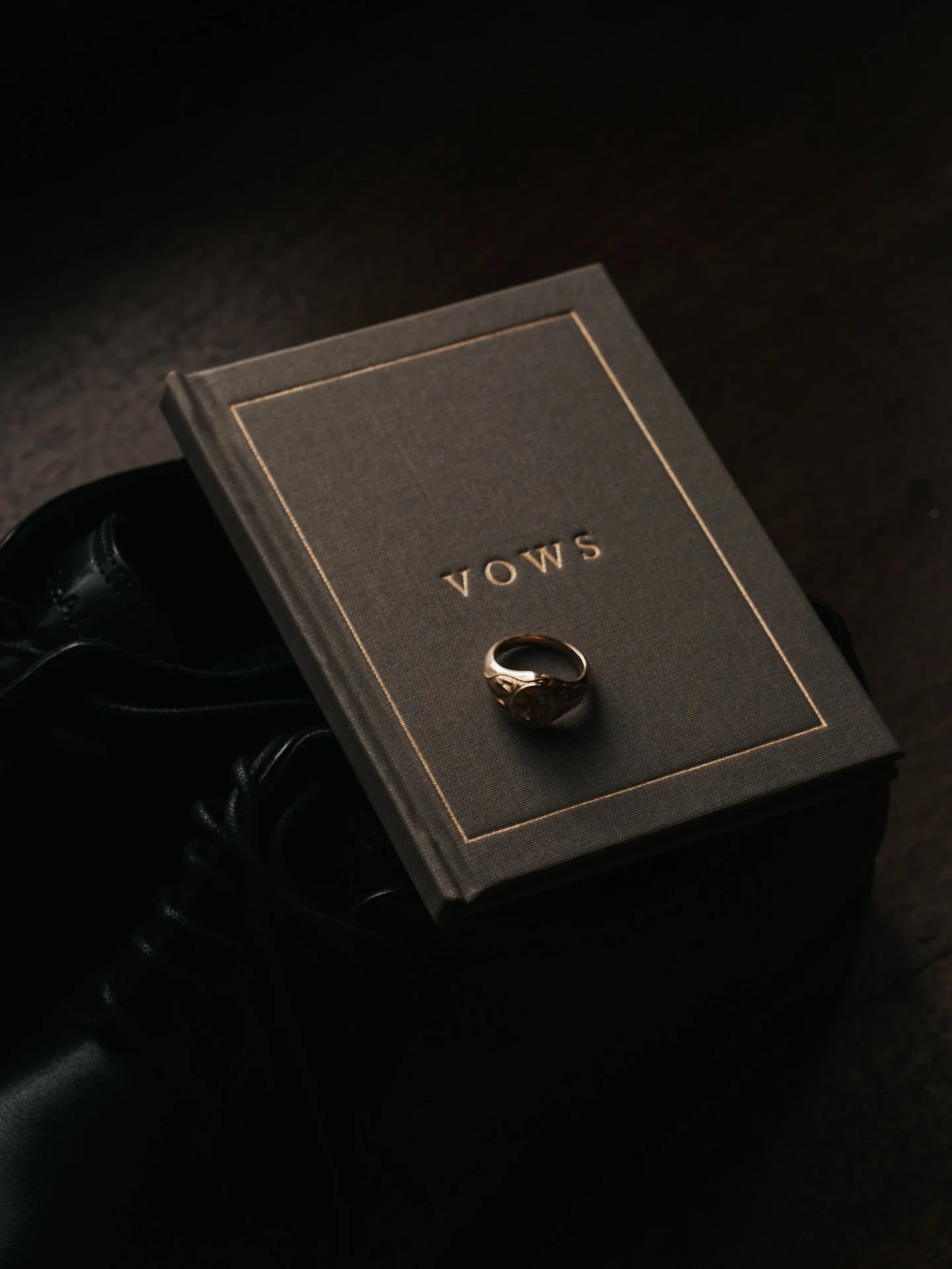 a few moments from rachel + sebastian&rsquo;s unforgettable day 🥂
✨✨✨
coordinator - @limonaire_events 
florals - @lafayetteflorist 
cake - @oliviarosecakeart 
location - @highlands_ranch_mansion