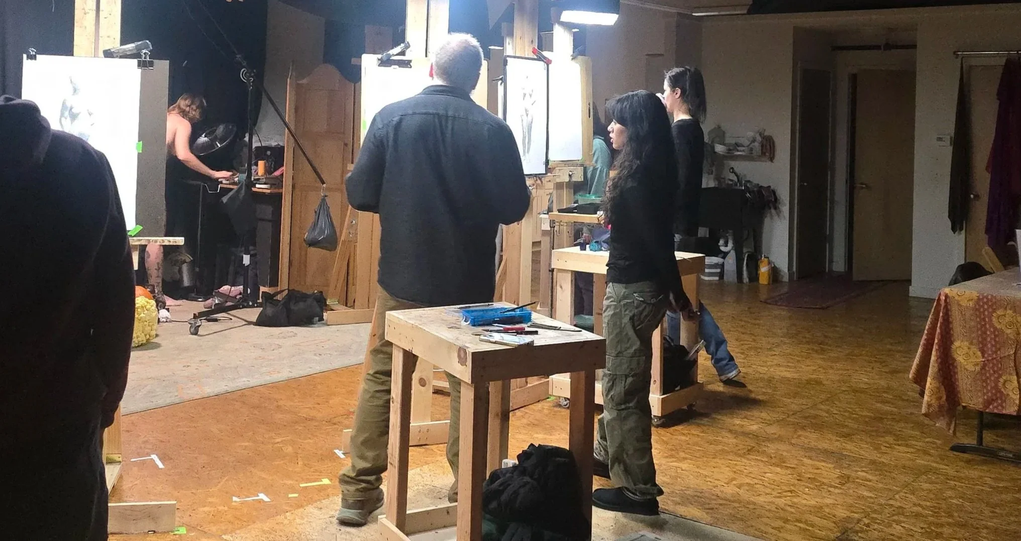 Darren Kingsley working critiquing fine art students figure painting.