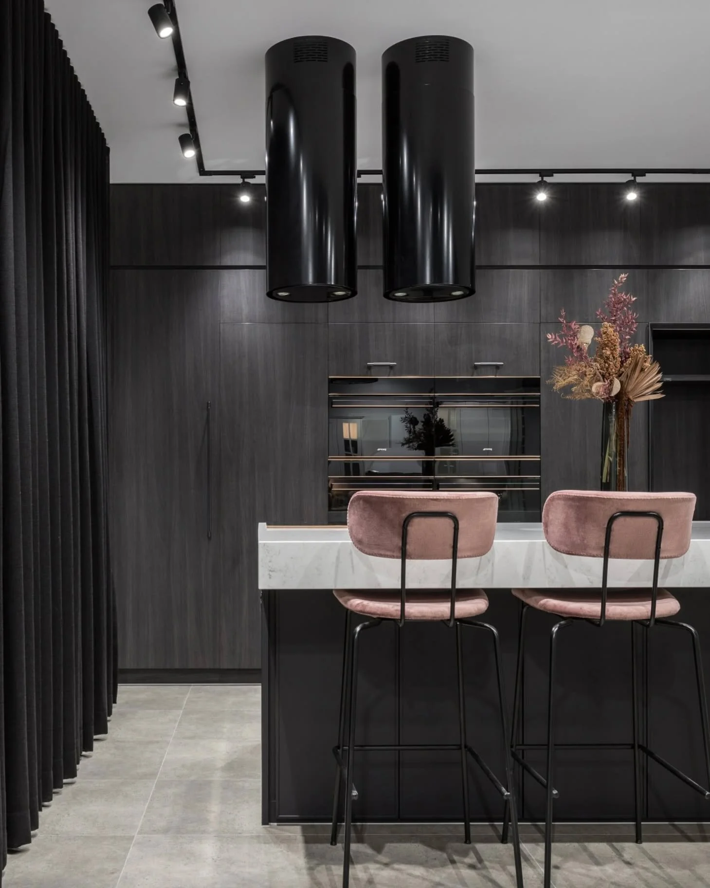 Refined materials. Expert craftsmanship. A build that speaks for itself.

#kitchen #kitchendesign #construction #shopfitting #commercial #sydneybuilder #commercialconstruction #build #constructionlife #interior