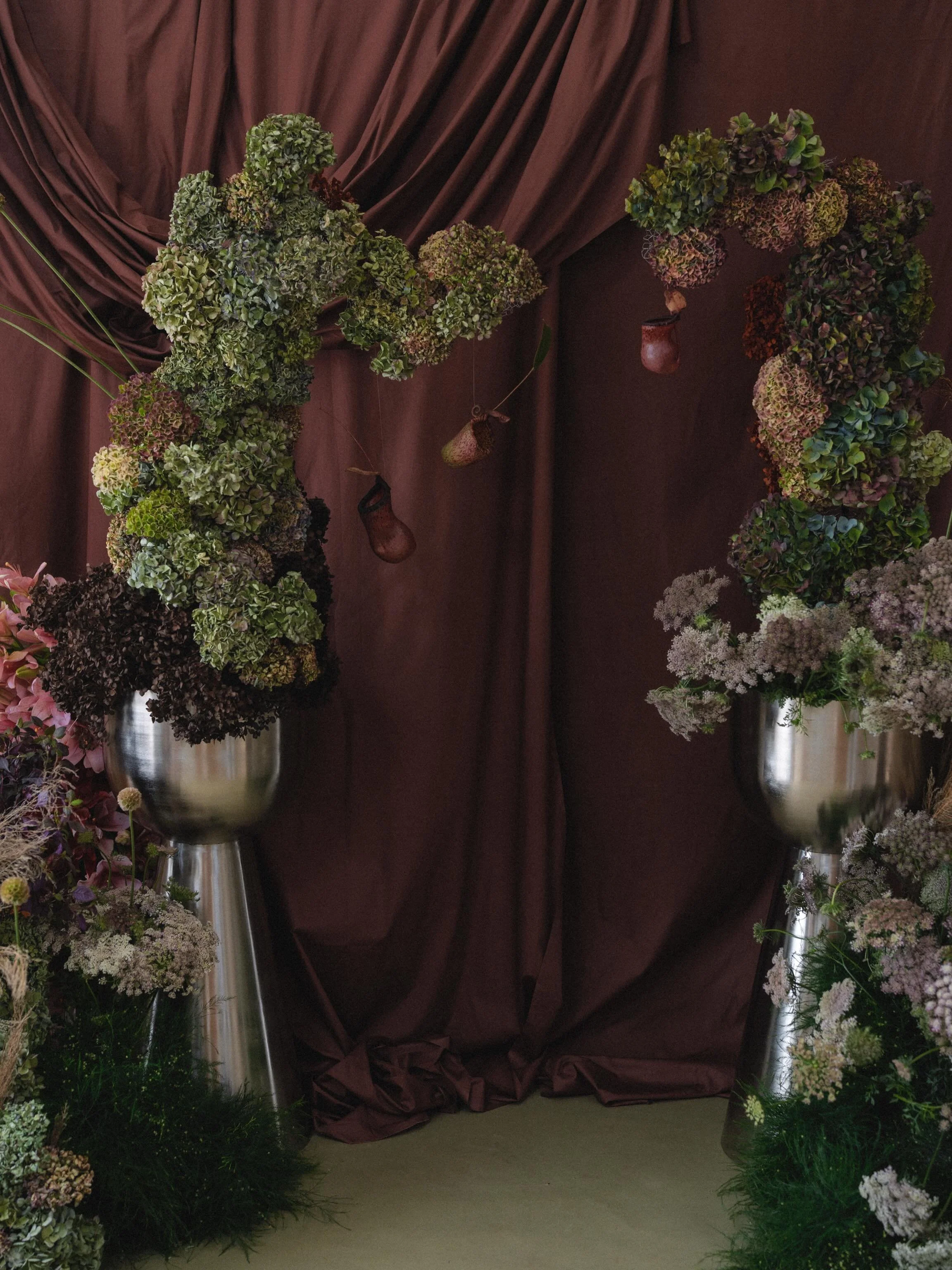 Long live rich colour palettes. 🍫 

One year of Botanical Romance.

@sir_botanical 
@the_modern_romantic 
@creativeline_andco 
@profresh.flowers