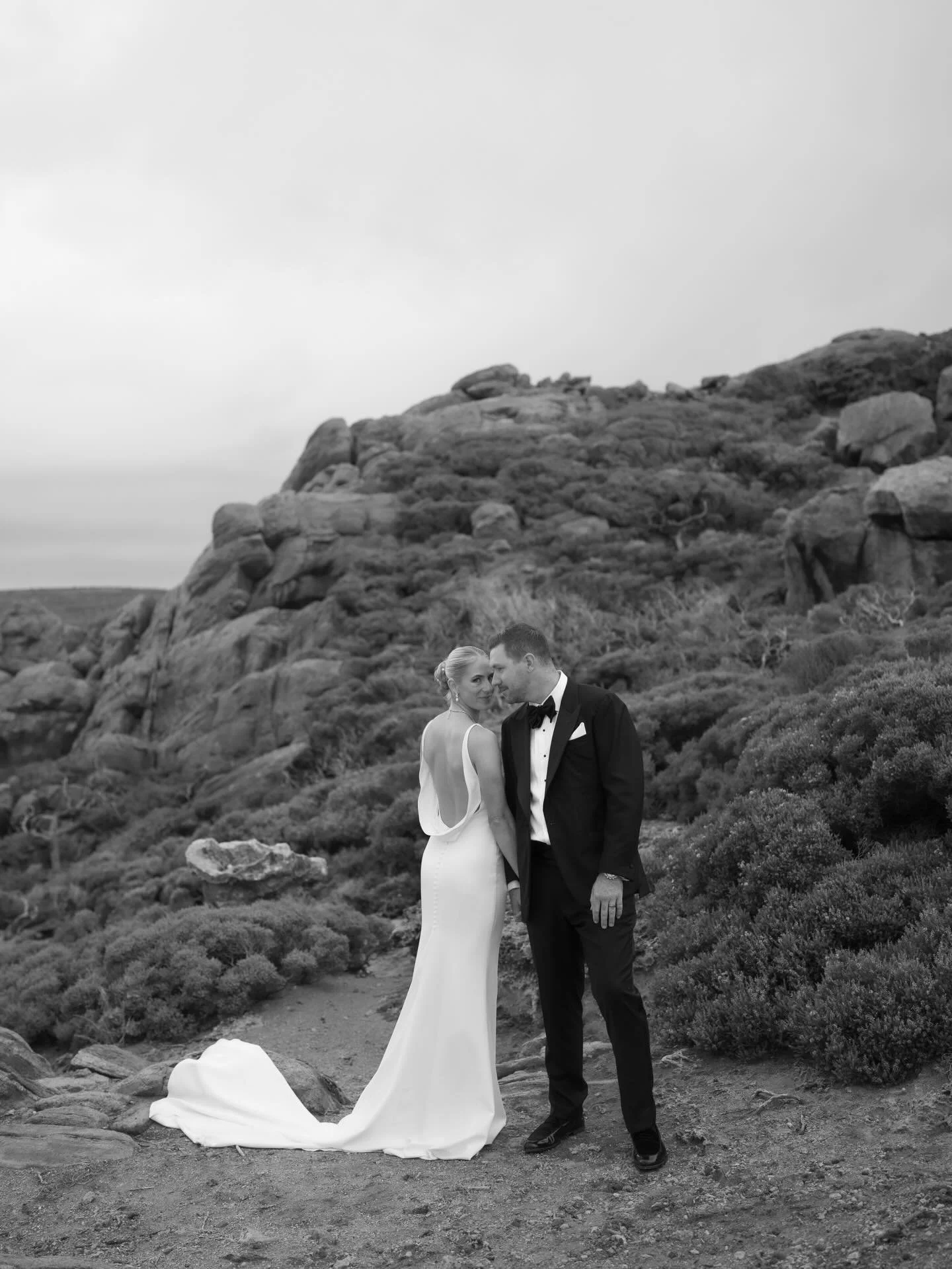 Courtney &amp; Luke

A little glimpse into their intimate wedding by the sea surrounded by so much love. 
Loved capturing this one. 🤍

Photographer @kateandersonphoto_ 
Wedding Coordinator @yehevents 
Florist @yehevents 
Live Music @tylerfisherx @el