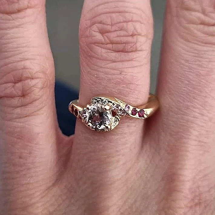 18ct yellow and rosegold ring set with diamonds rubies and sapphires