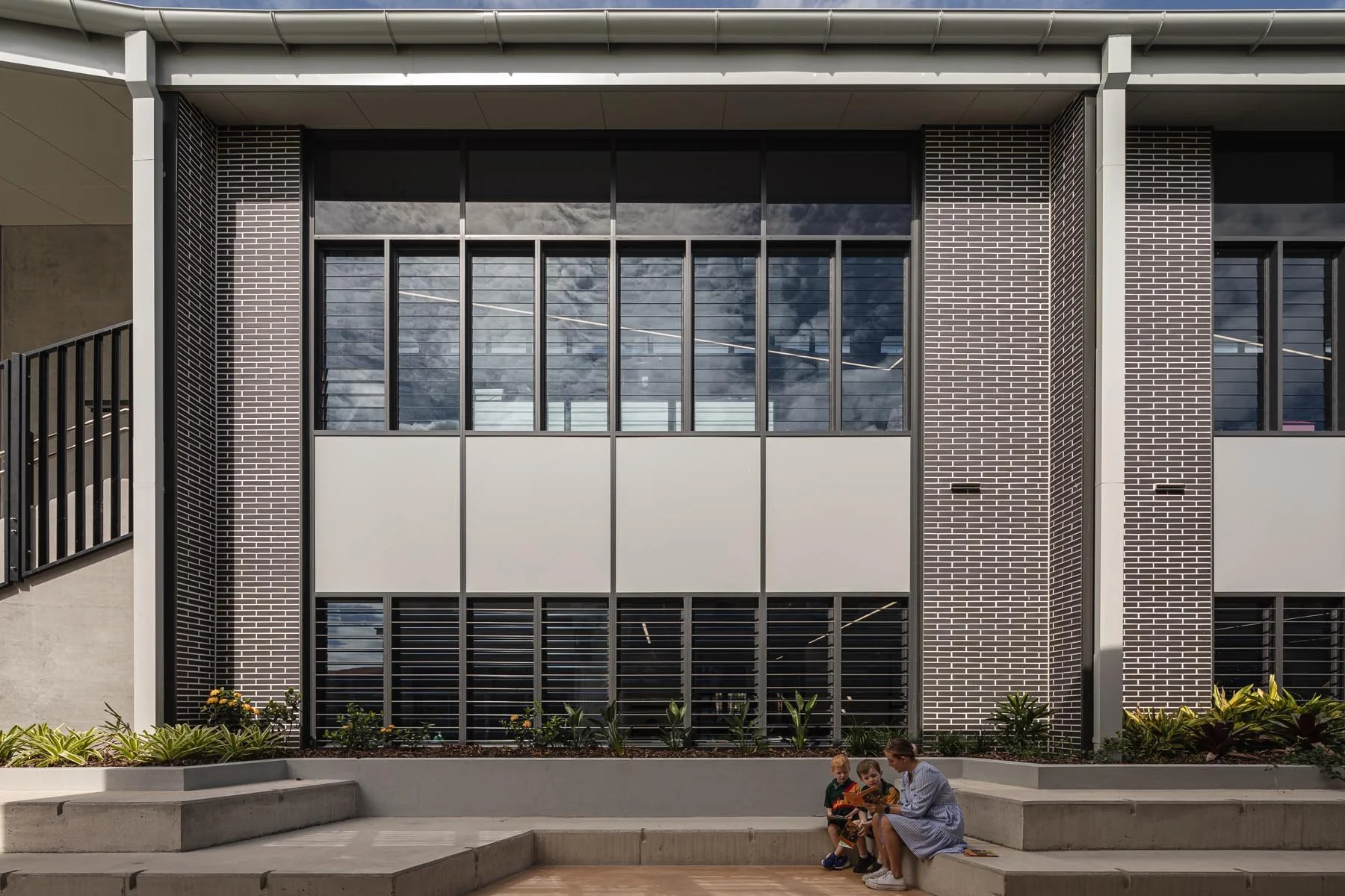 LN-Architecture-Kallangur-State-School-Tiered-Seats-Exterior-2.jpg