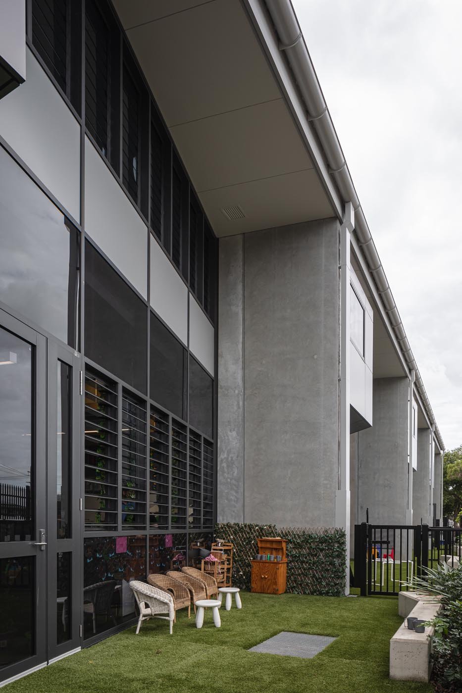 LN-Architecture-Kallangur-State-School-Courtyard-Exterior.jpg