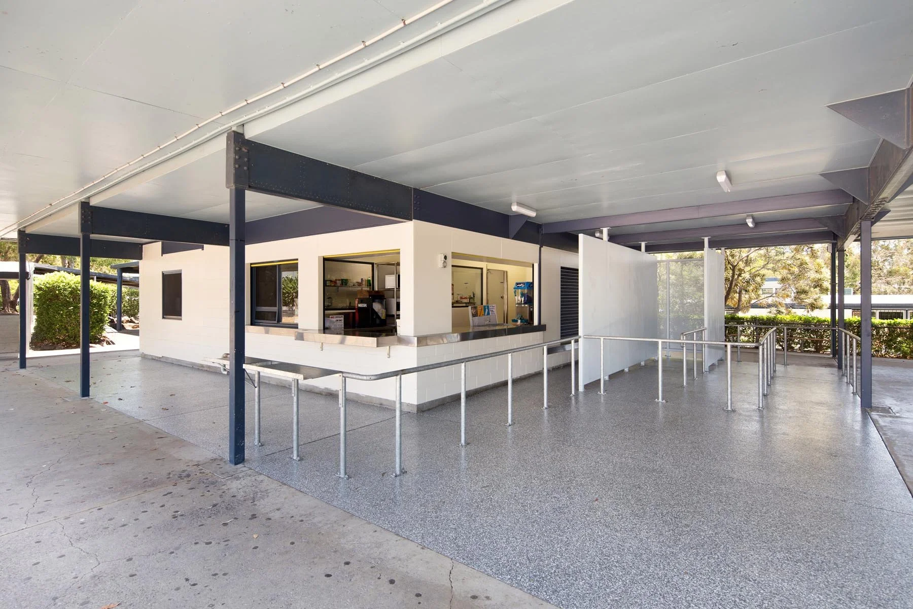 LN-Architecture-Coombabah-State-High-School-Servery-Exterior.jpg