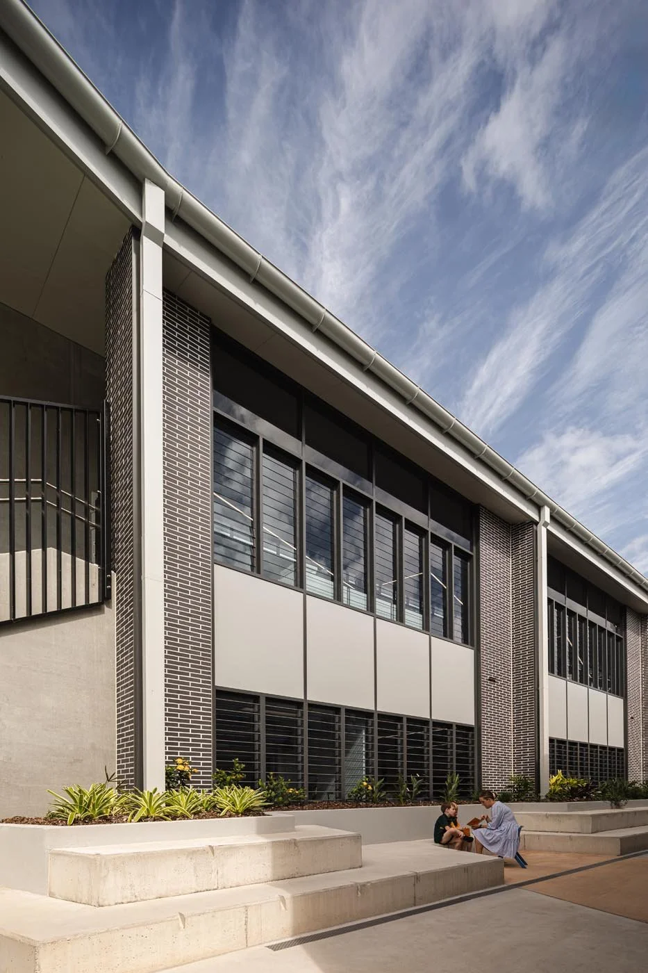 LN-Architecture-Kallangur-State-School-Tiered-Seats-Exterior-1.jpg
