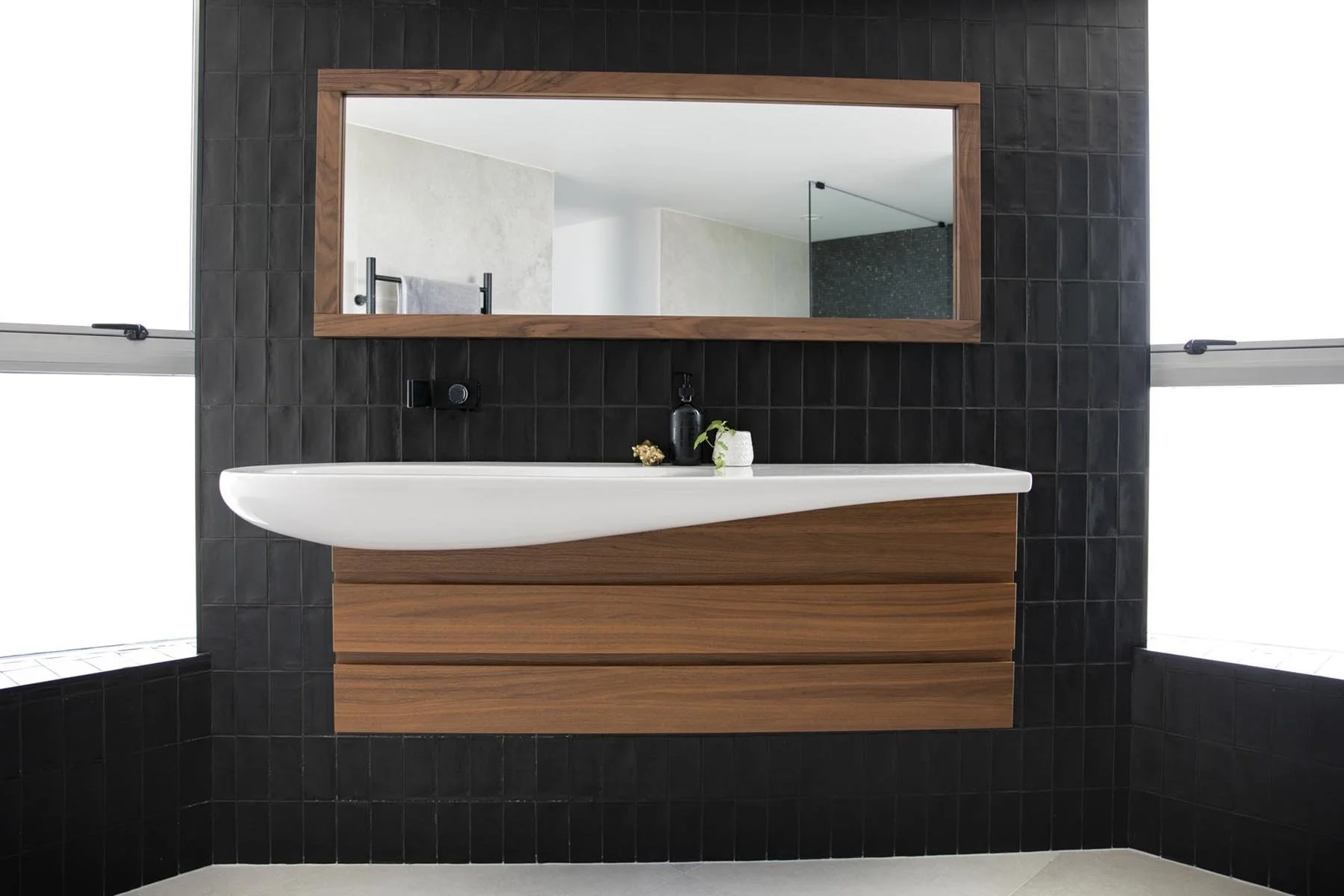 Giarola Architects Mooloolaba Apartment Ensuite Vanity