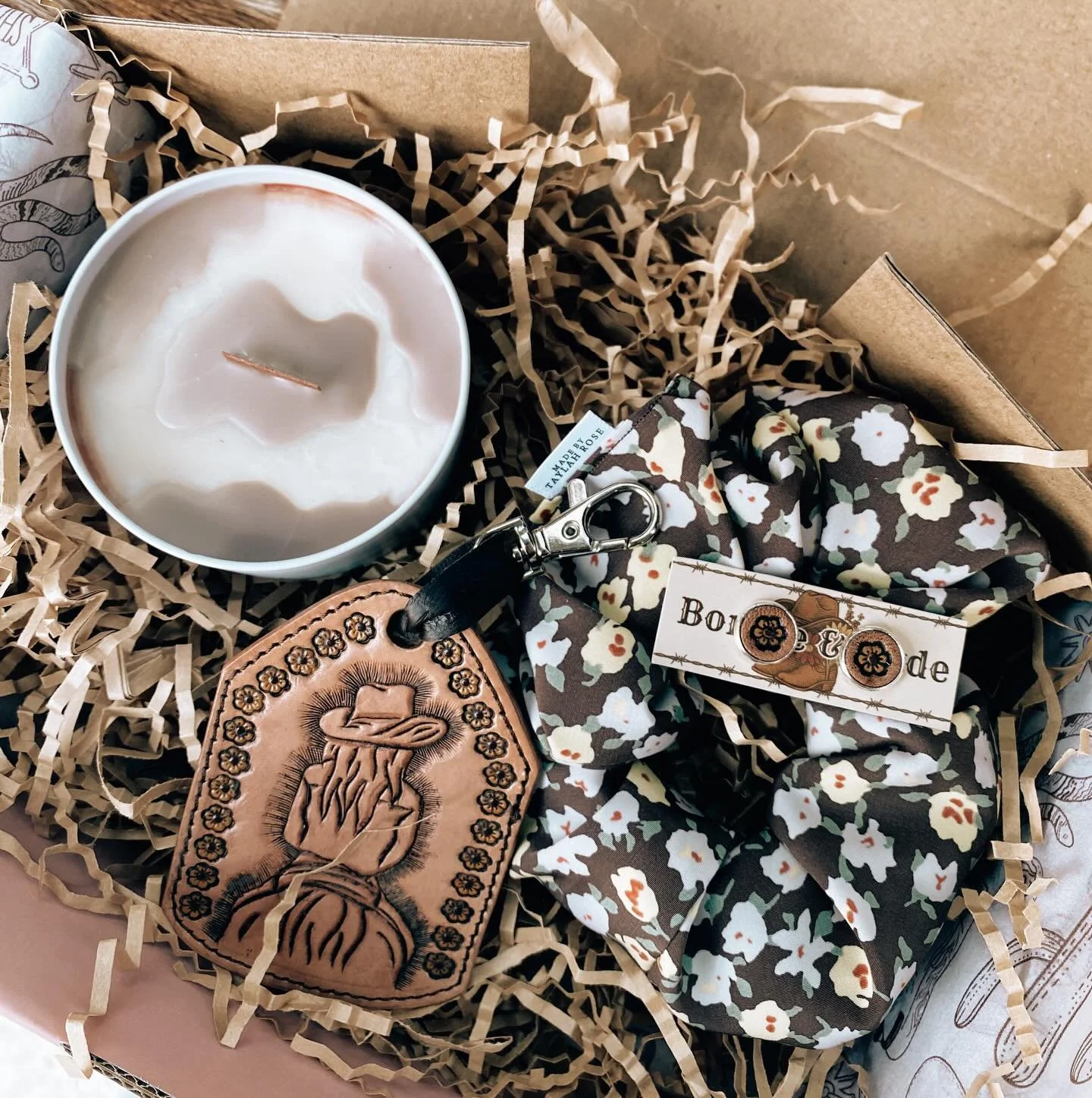 This is just one of MANY 👀
Gift packs land Thursday 6pm AEST 🤍🎄

Featuring: 
Tooled Cowgirl Keychain- One of our OG sellers 🤠 
Floral Brown Scrunchie- @madebytaylahrose 🎀
Tooled Mustard + Brown Flower Earrings 🌻
Beautiful Cowprint Candle @_west