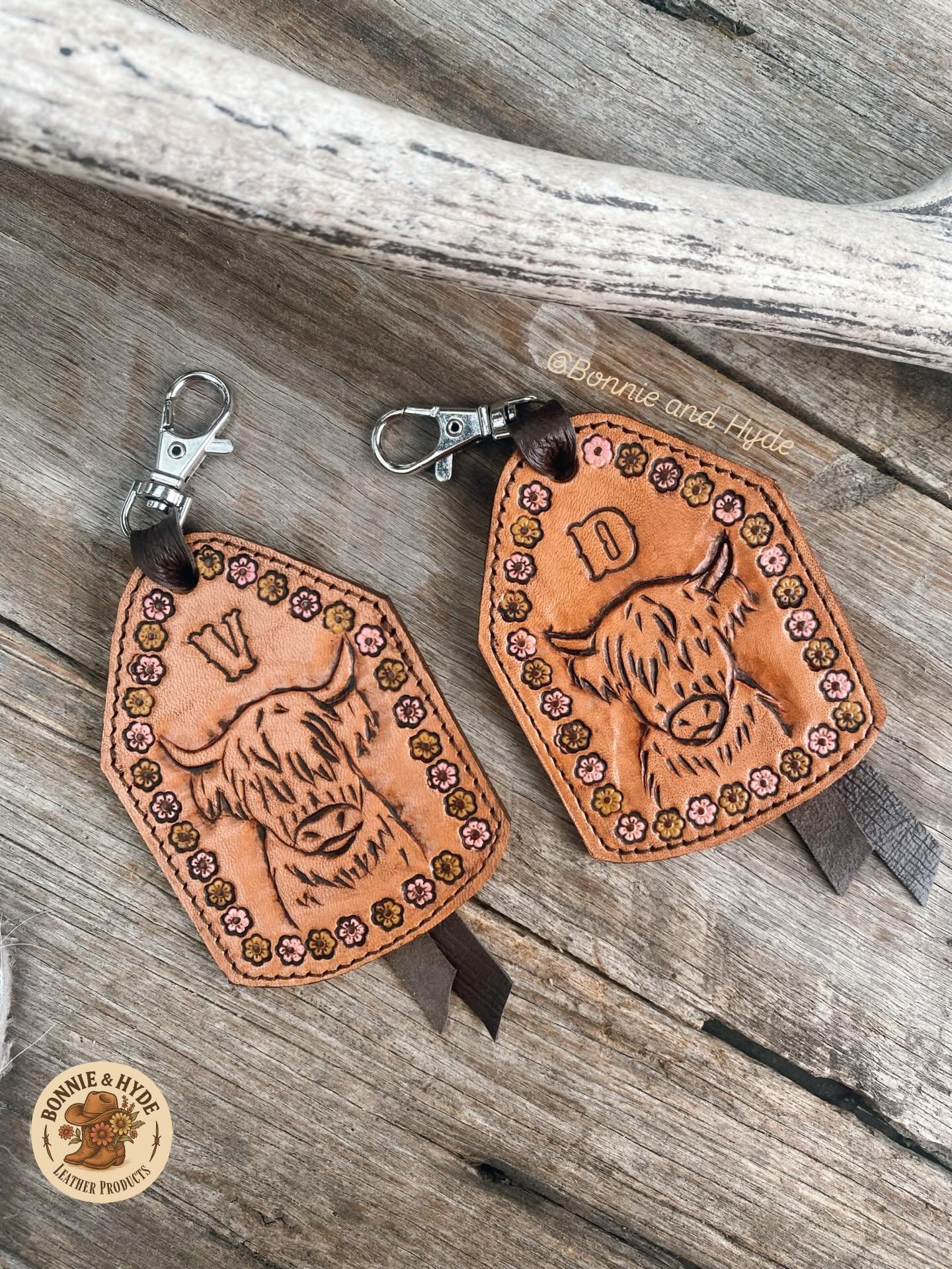 May be biased,
but tell me this isn&rsquo;t cute🥹
Personalised highland cow keychains with flowers 🐮🌸
Probably my favourite keychain I&rsquo;ve created so far

#highlandcow #cowgirlkeychain #westernchristmas