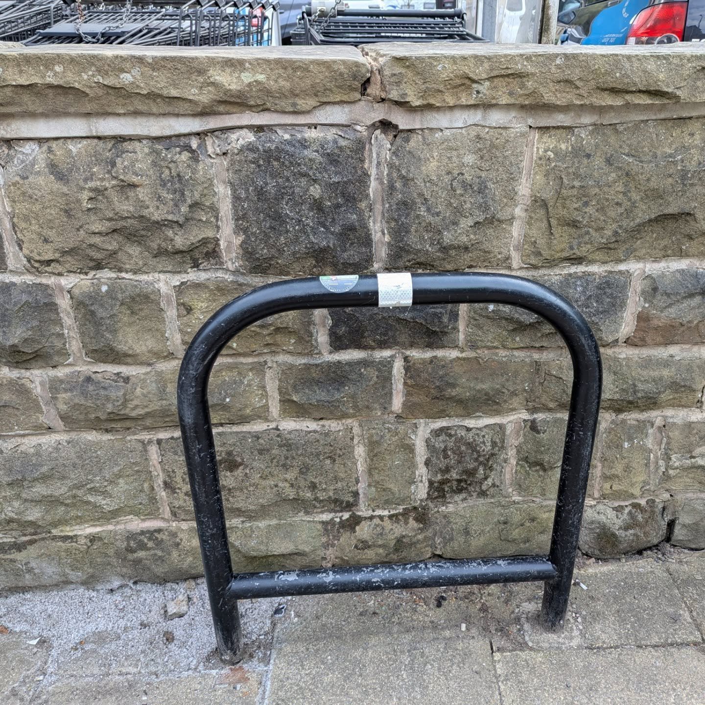 Rate my bike rack: Hebden Bridge Co-op. Oh mate. 3/10, and only because it's in a convenient location.

#cycling 
#bikeparking
#calderdale