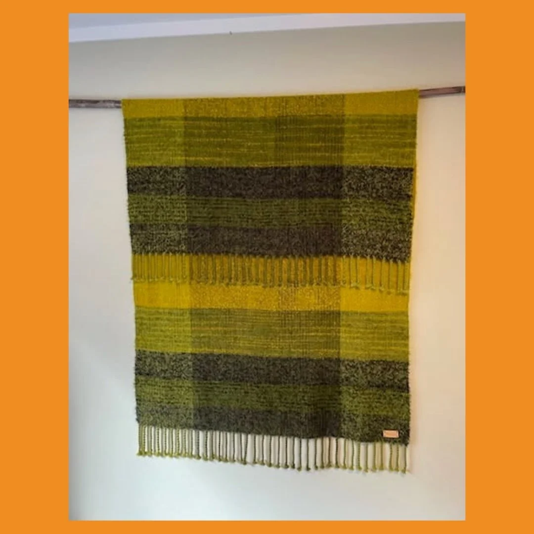 I received this beautiful photo of the Kowhai Tree throw-blanket in its new home at Papamoa beach. Doesn't it look so gorgeous hanging on the wall?!

#nzmohair #purenewzealandwool #textileartist #weaversofinstagram #newzealandnativetrees #newzealandn
