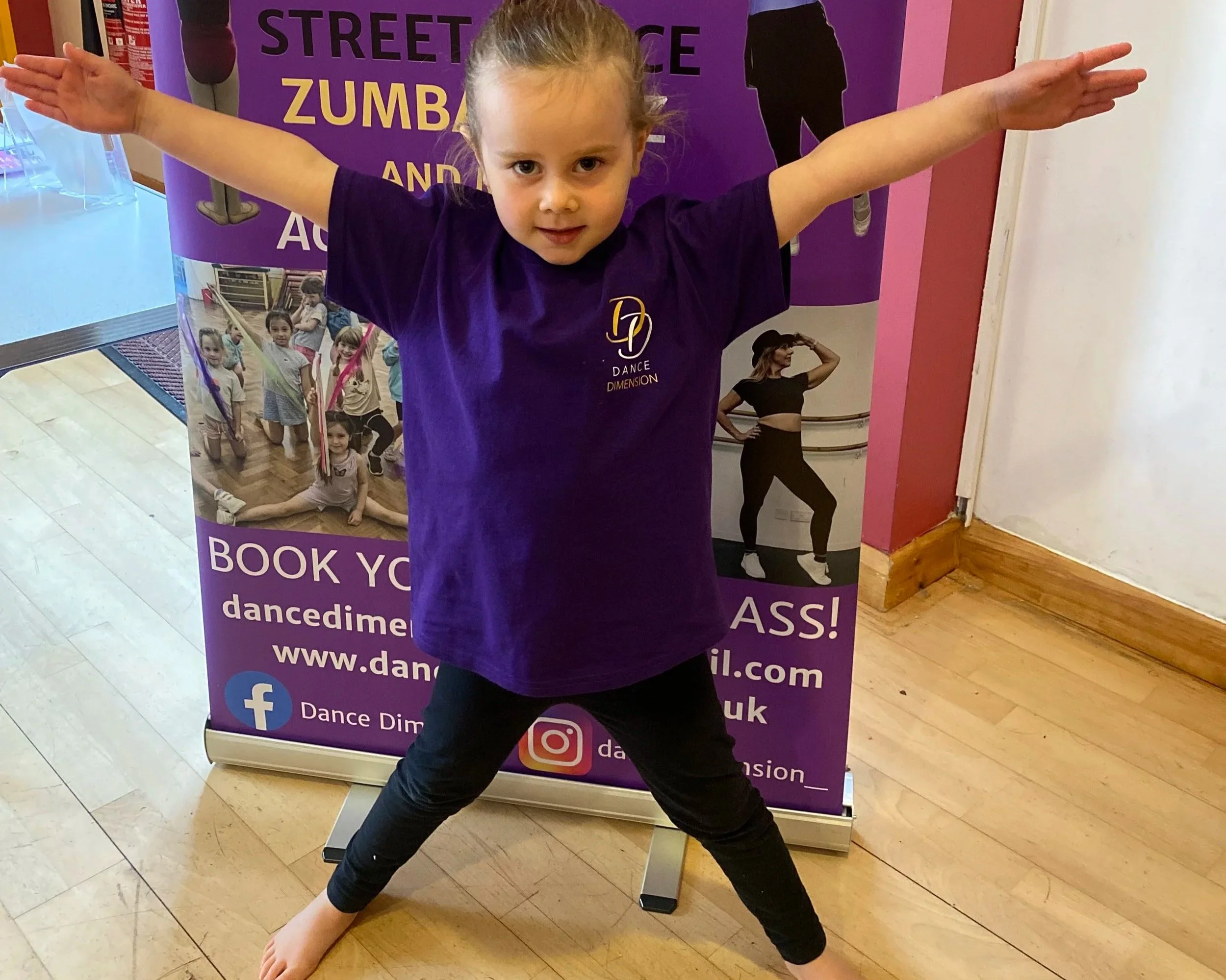 MINI'S BALLET, TAP, STREET DANCE (ISTD)