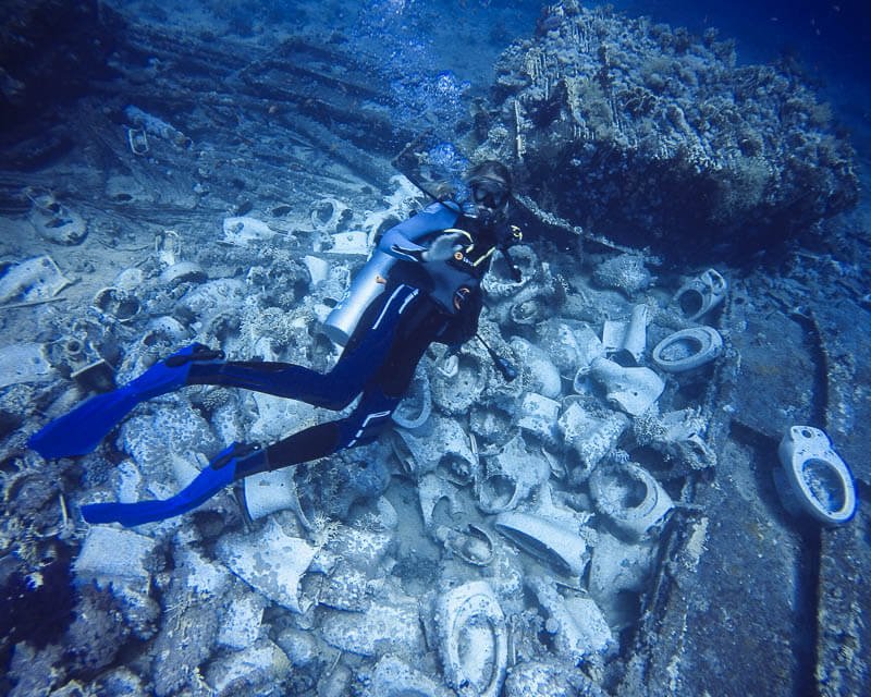 web-ras-mohammed-national-park-scuba-diving-toilet-wreck.jpg